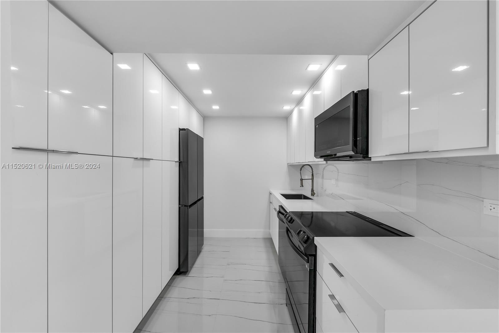 6039 Collins Ave 1514, Miami Beach, Florida 33140, 2 Bedrooms Bedrooms, ,2 BathroomsBathrooms,Residential,For Sale,6039 Collins Ave 1514,A11520621