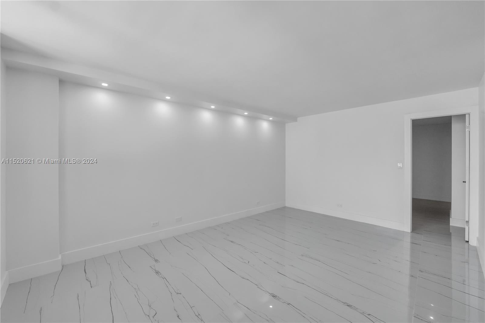 6039 Collins Ave 1514, Miami Beach, Florida 33140, 2 Bedrooms Bedrooms, ,2 BathroomsBathrooms,Residential,For Sale,6039 Collins Ave 1514,A11520621