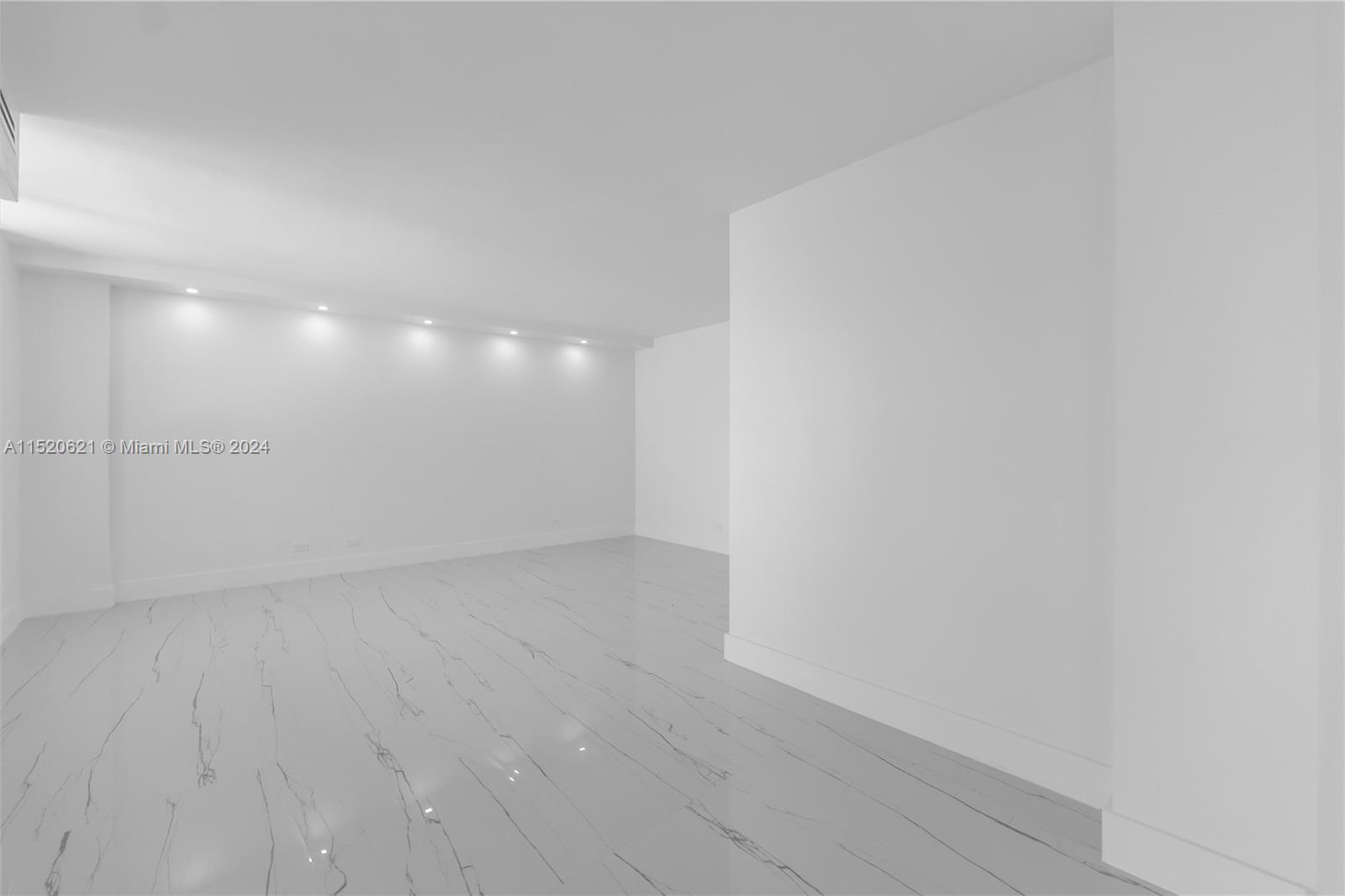 6039 Collins Ave 1514, Miami Beach, Florida 33140, 2 Bedrooms Bedrooms, ,2 BathroomsBathrooms,Residential,For Sale,6039 Collins Ave 1514,A11520621