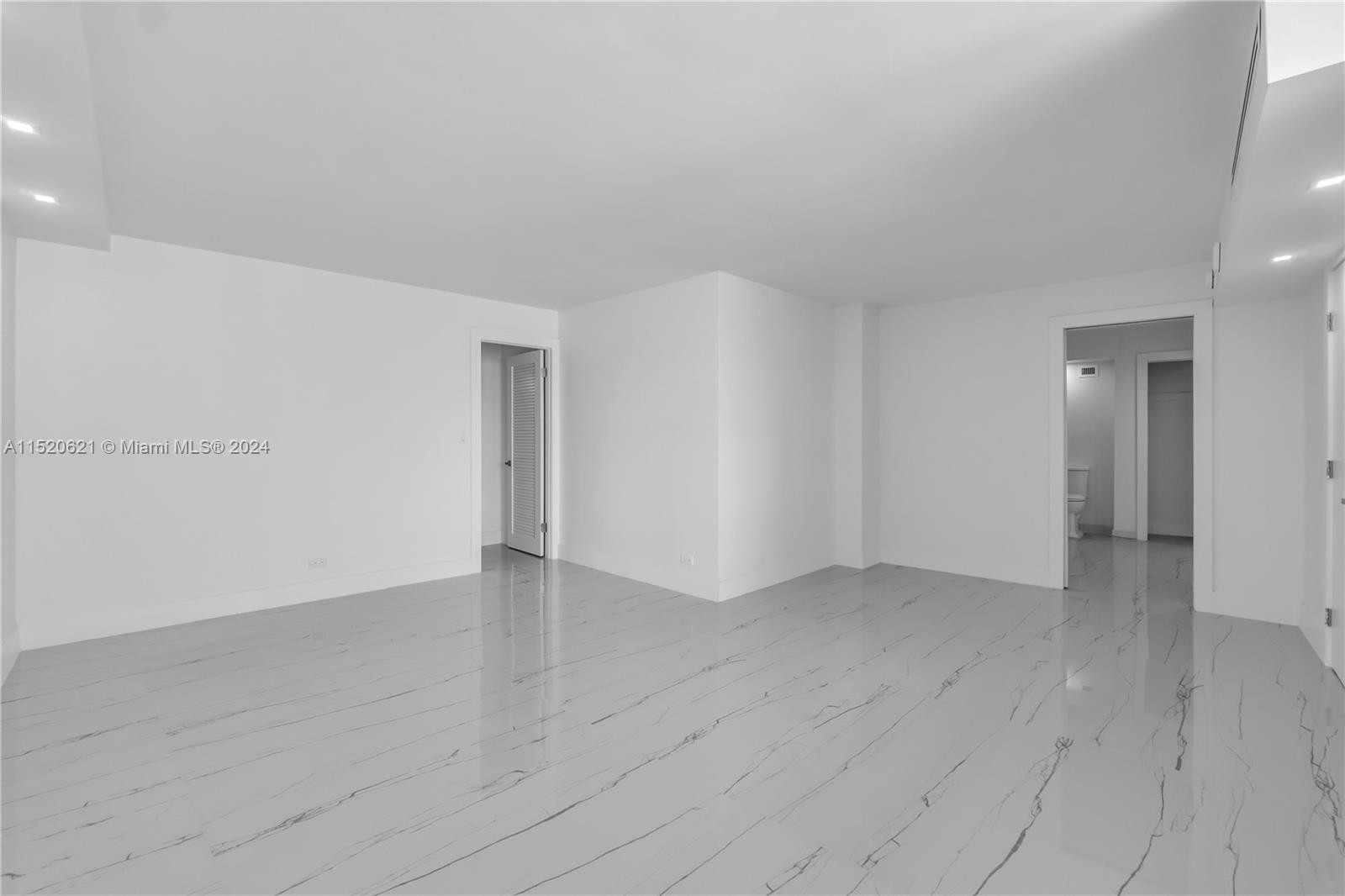 6039 Collins Ave 1514, Miami Beach, Florida 33140, 2 Bedrooms Bedrooms, ,2 BathroomsBathrooms,Residential,For Sale,6039 Collins Ave 1514,A11520621