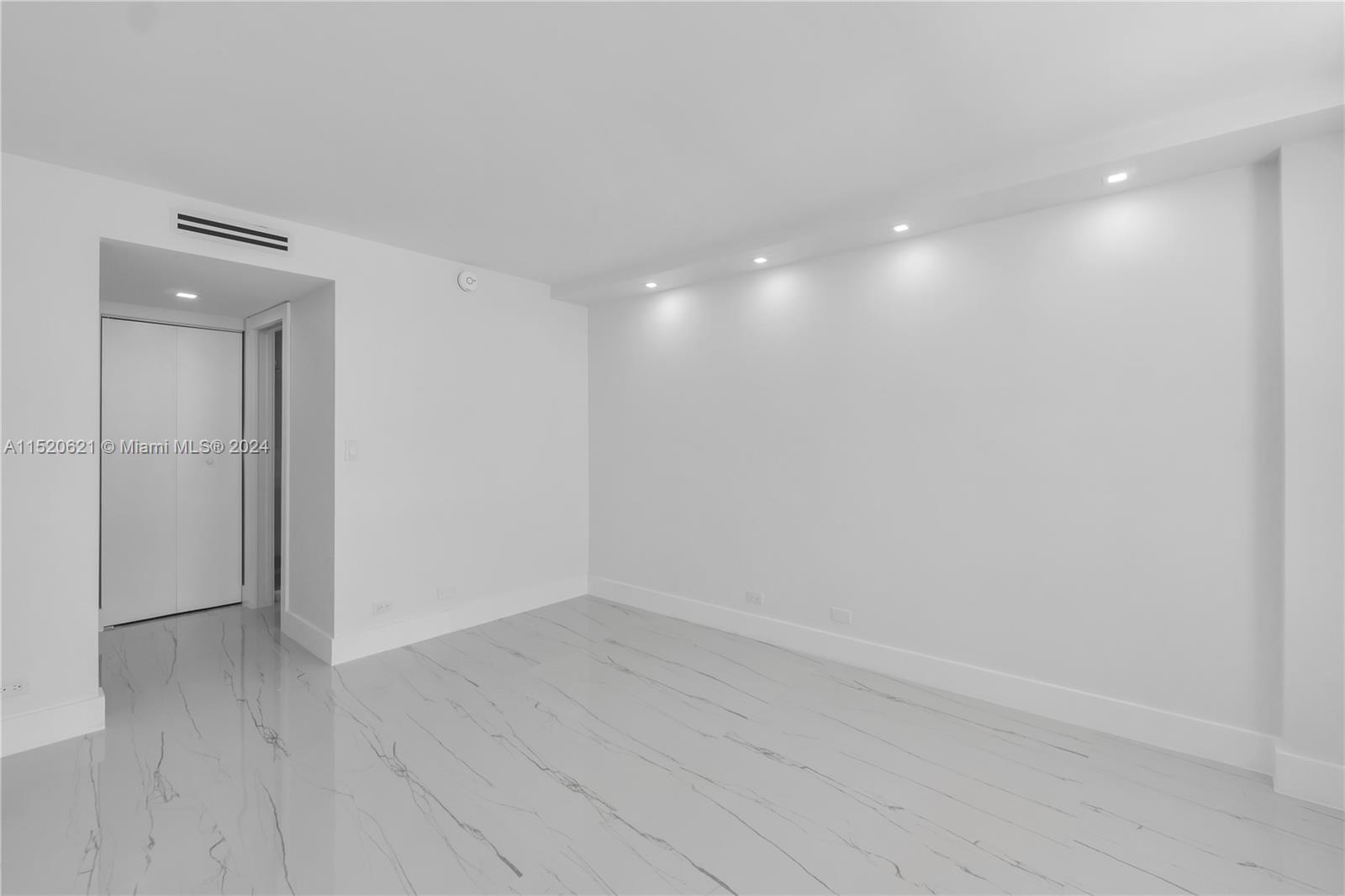 6039 Collins Ave 1514, Miami Beach, Florida 33140, 2 Bedrooms Bedrooms, ,2 BathroomsBathrooms,Residential,For Sale,6039 Collins Ave 1514,A11520621