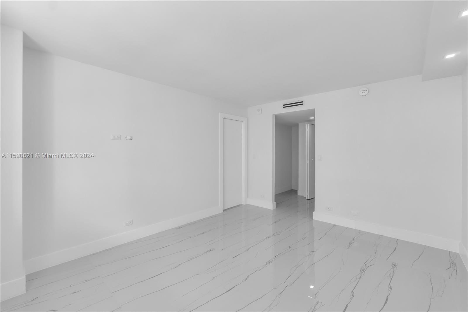 6039 Collins Ave 1514, Miami Beach, Florida 33140, 2 Bedrooms Bedrooms, ,2 BathroomsBathrooms,Residential,For Sale,6039 Collins Ave 1514,A11520621