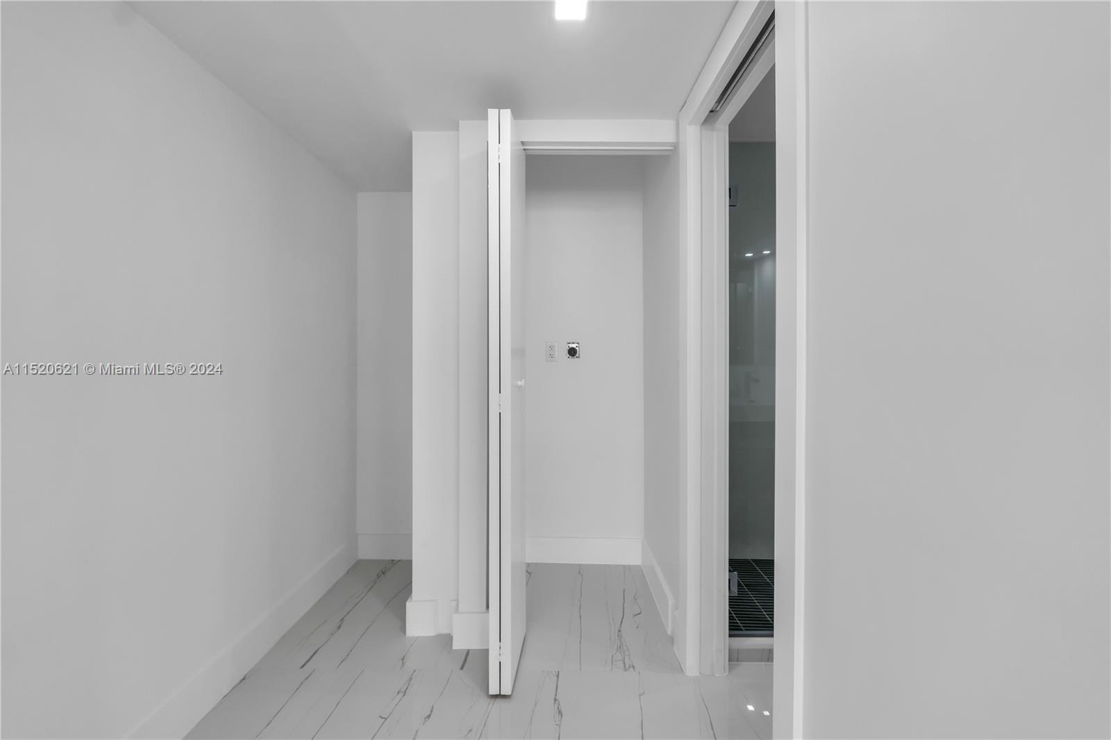 6039 Collins Ave 1514, Miami Beach, Florida 33140, 2 Bedrooms Bedrooms, ,2 BathroomsBathrooms,Residential,For Sale,6039 Collins Ave 1514,A11520621