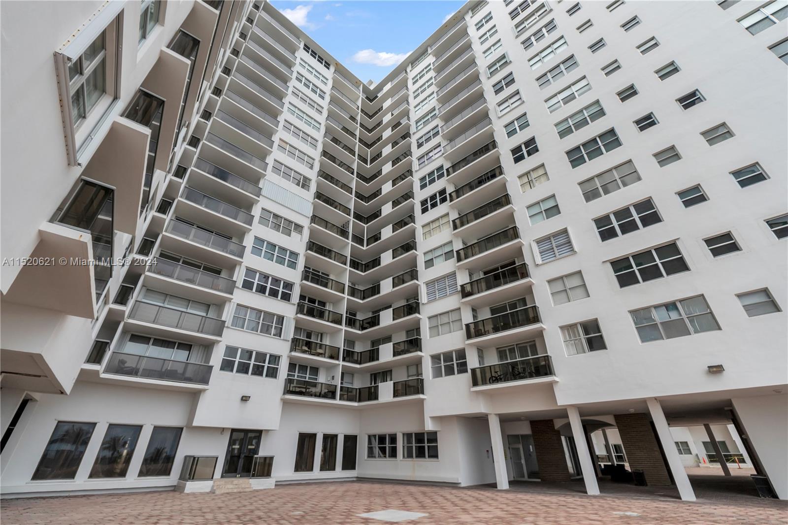 6039 Collins Ave 1514, Miami Beach, Florida 33140, 2 Bedrooms Bedrooms, ,2 BathroomsBathrooms,Residential,For Sale,6039 Collins Ave 1514,A11520621