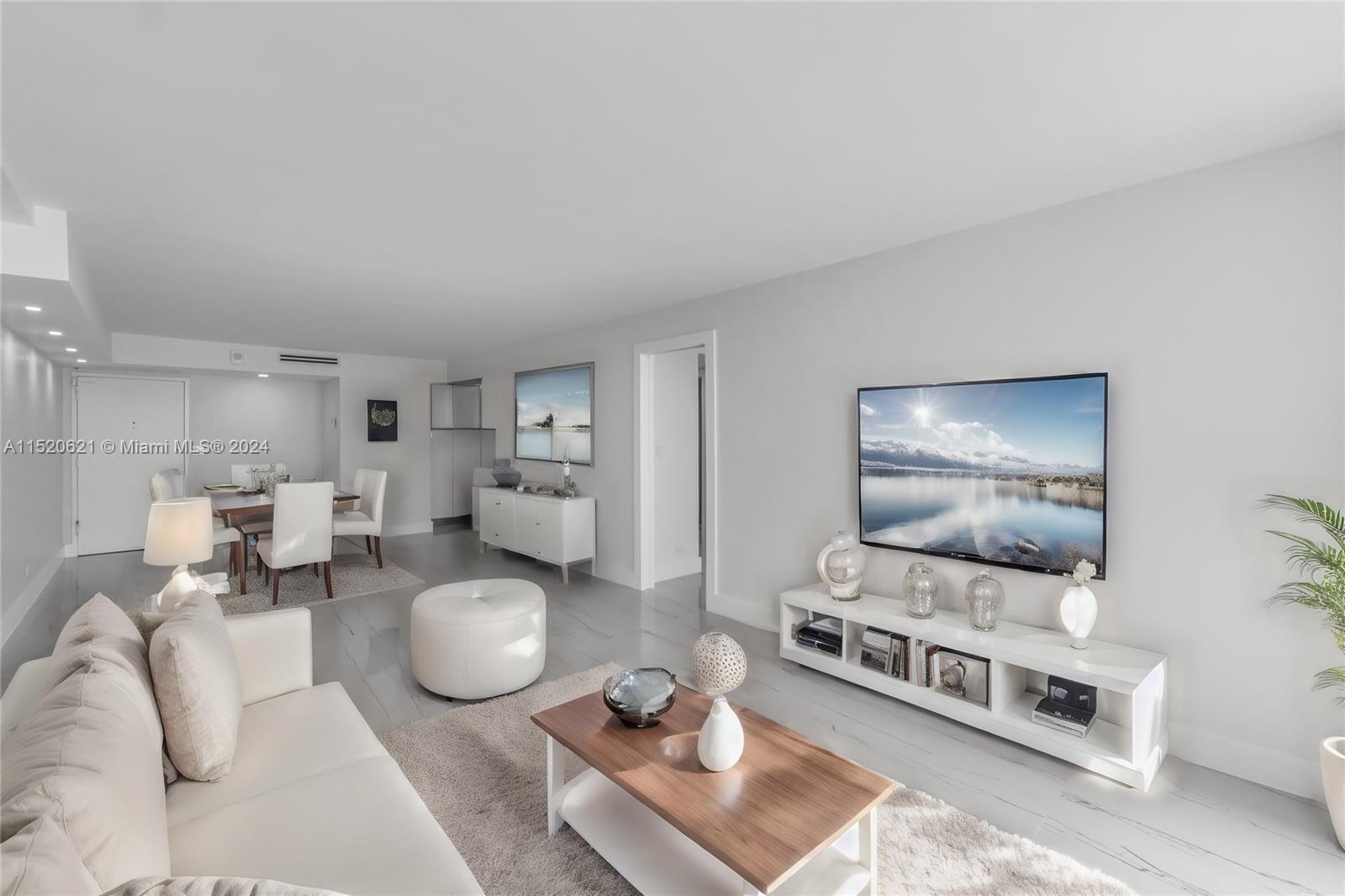 6039 Collins Ave 1514, Miami Beach, Florida 33140, 2 Bedrooms Bedrooms, ,2 BathroomsBathrooms,Residential,For Sale,6039 Collins Ave 1514,A11520621