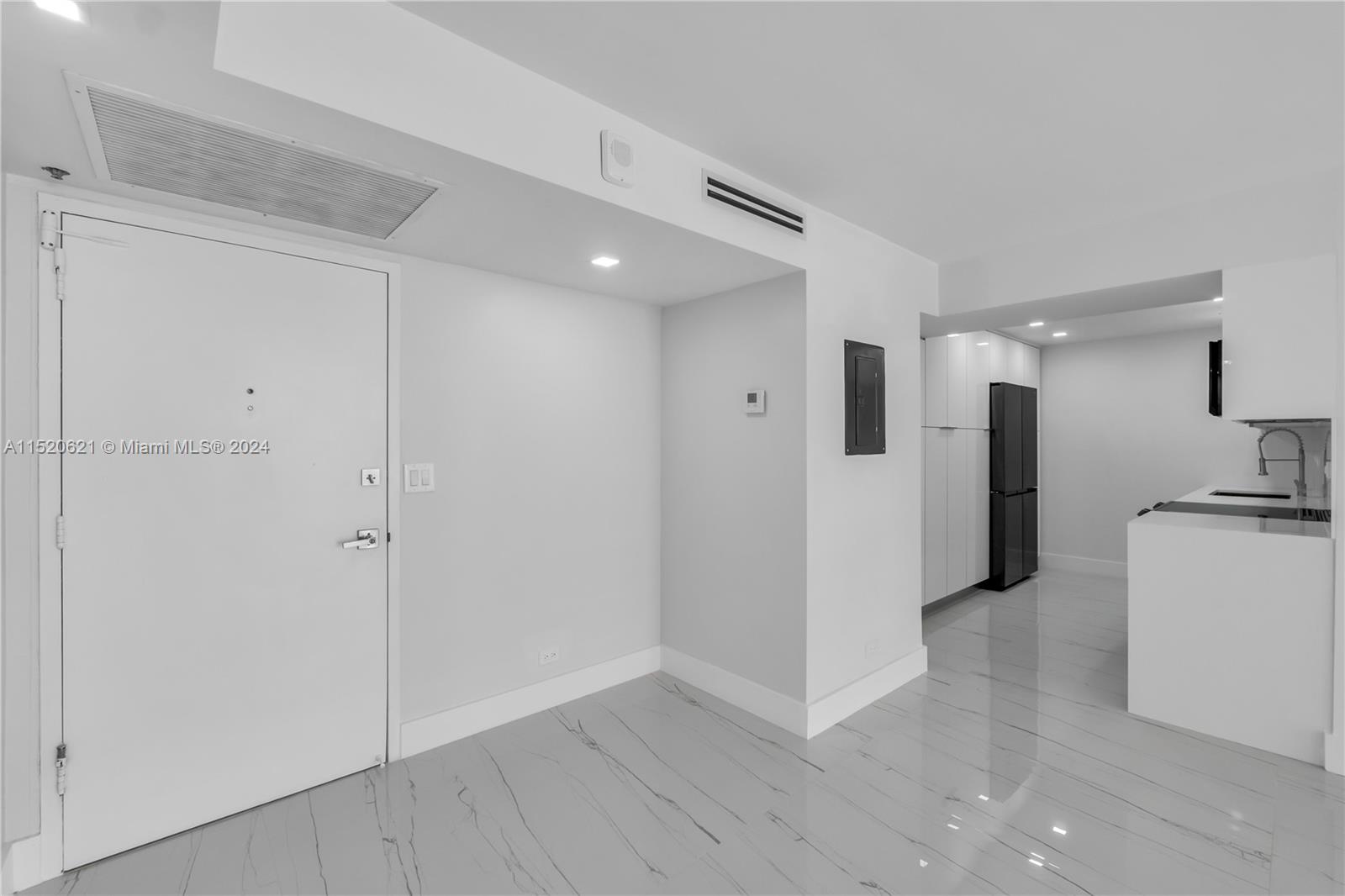 6039 Collins Ave 1514, Miami Beach, Florida 33140, 2 Bedrooms Bedrooms, ,2 BathroomsBathrooms,Residential,For Sale,6039 Collins Ave 1514,A11520621