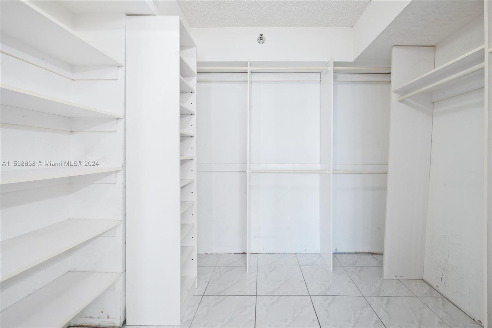 19195 36th Ct, Aventura, FL, 33180 United States, 2 Bedrooms Bedrooms, ,2 BathroomsBathrooms,Residential,For Sale,36th Ct,A11538638