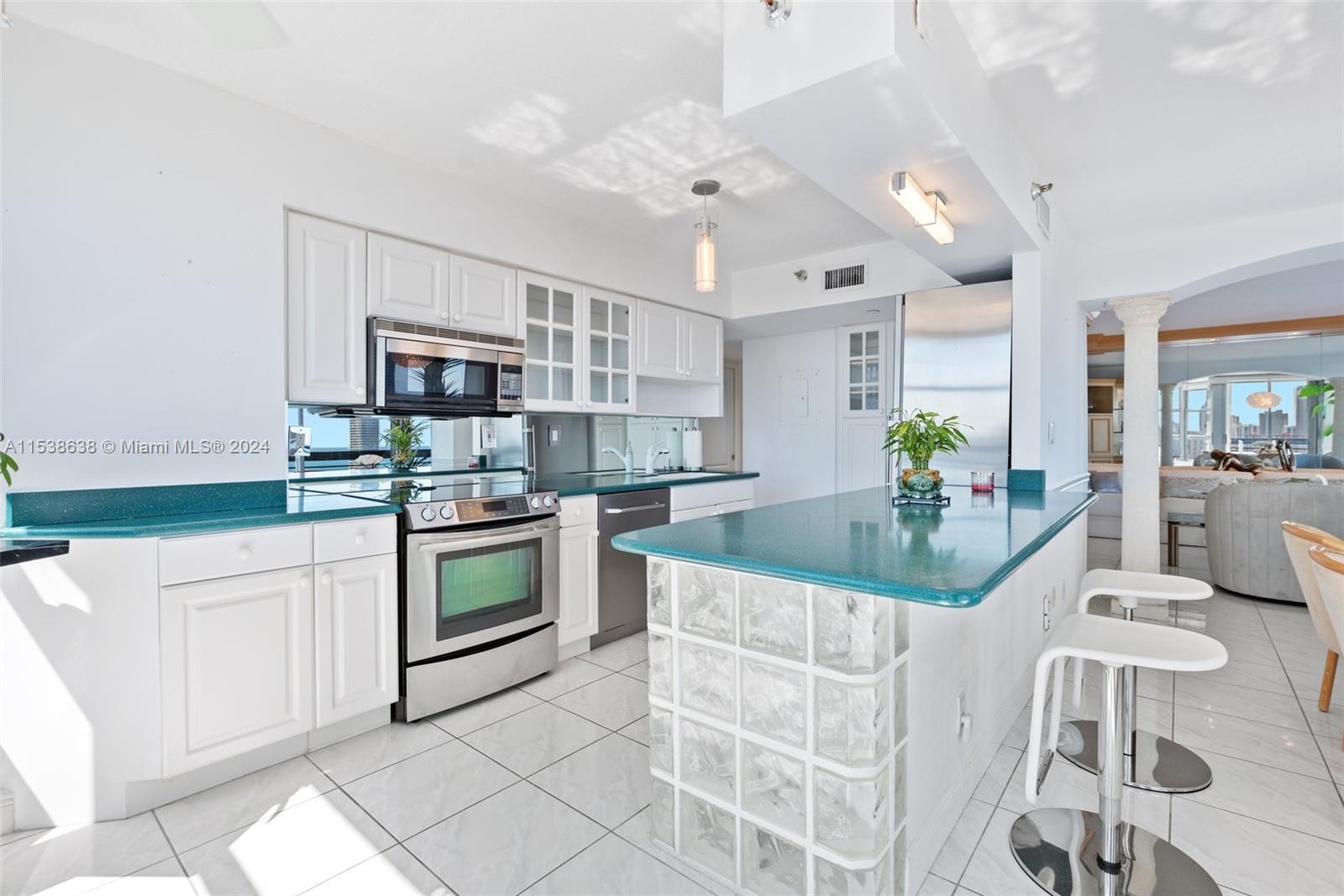 19195 36th Ct, Aventura, FL, 33180 United States, 2 Bedrooms Bedrooms, ,2 BathroomsBathrooms,Residential,For Sale,36th Ct,A11538638