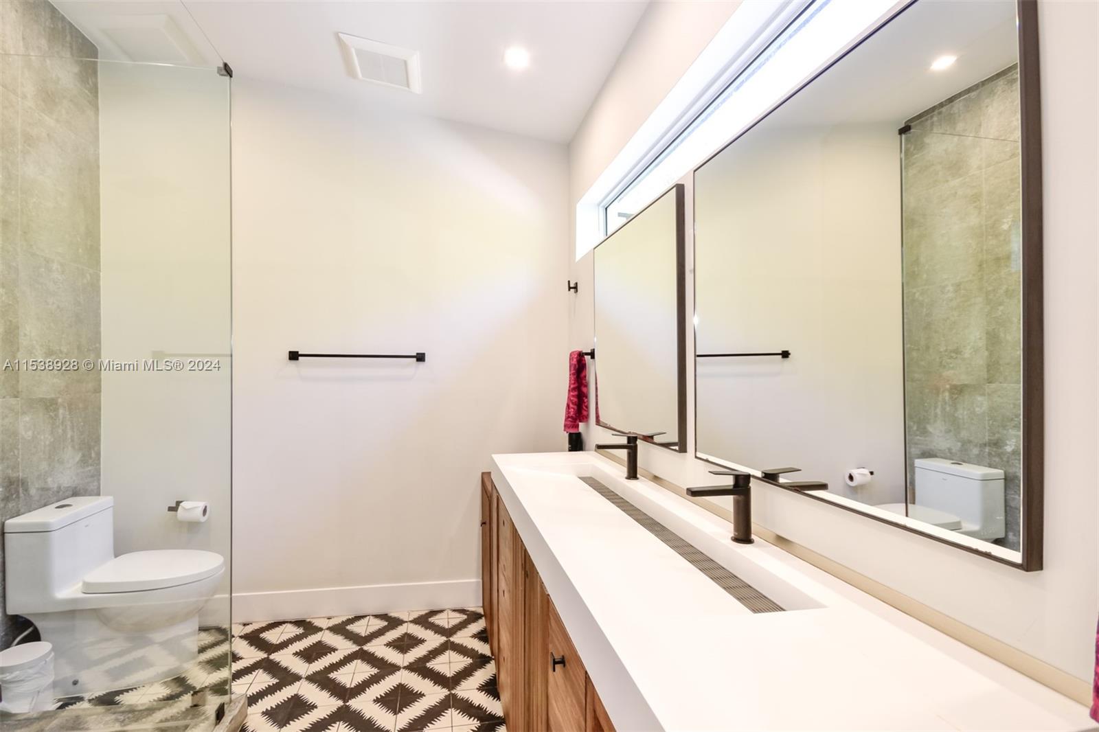 5201 NE 5th Ave, Miami, Florida 33137, 5 Bedrooms Bedrooms, ,4 BathroomsBathrooms,Residential,For Sale,5201 NE 5th Ave,A11538928