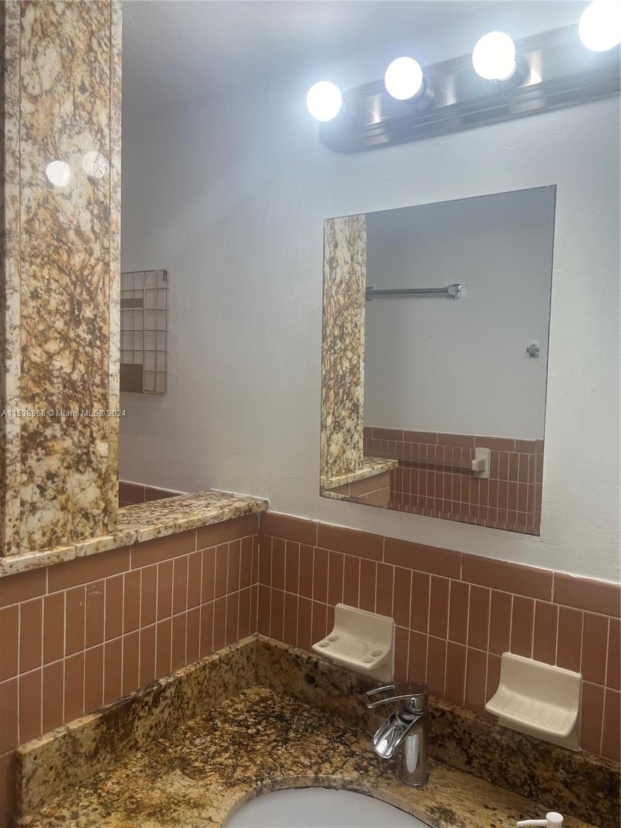 1100 NE 1st Ct 316, Hallandale Beach, Florida 33009, 1 Bedroom Bedrooms, ,1 BathroomBathrooms,Residentiallease,For Rent,1100 NE 1st Ct 316,A11538968