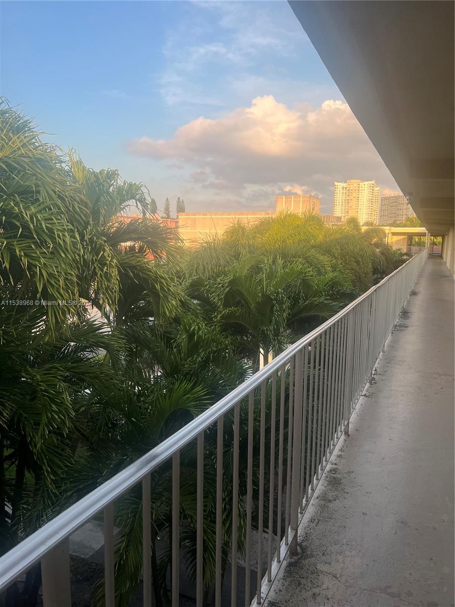 1100 NE 1st Ct 316, Hallandale Beach, Florida 33009, 1 Bedroom Bedrooms, ,1 BathroomBathrooms,Residentiallease,For Rent,1100 NE 1st Ct 316,A11538968