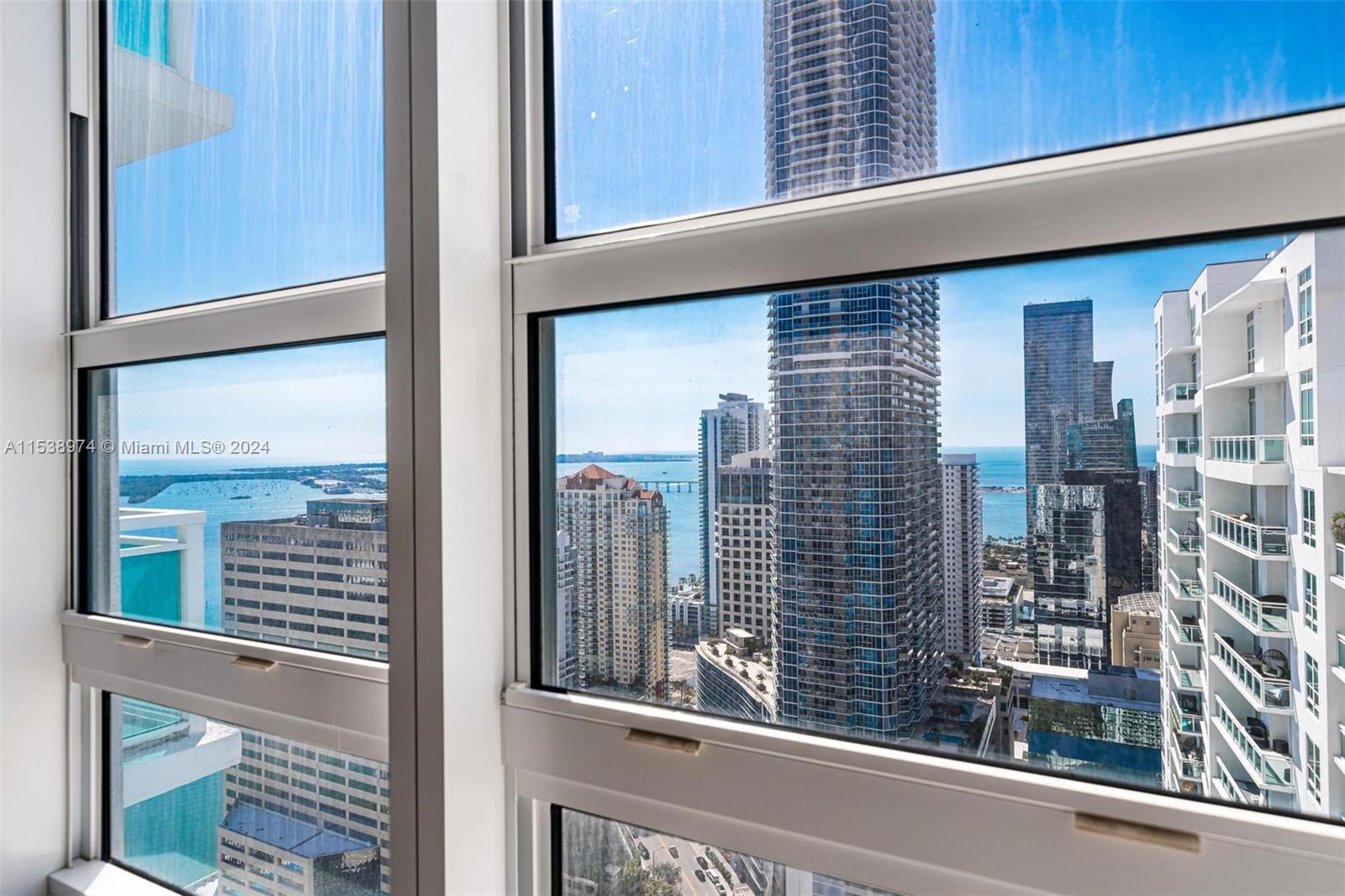 950 Brickell Bay Dr 4203, Miami, Florida 33131, 1 Bedroom Bedrooms, ,1 BathroomBathrooms,Residential,For Sale,950 Brickell Bay Dr 4203,A11538974