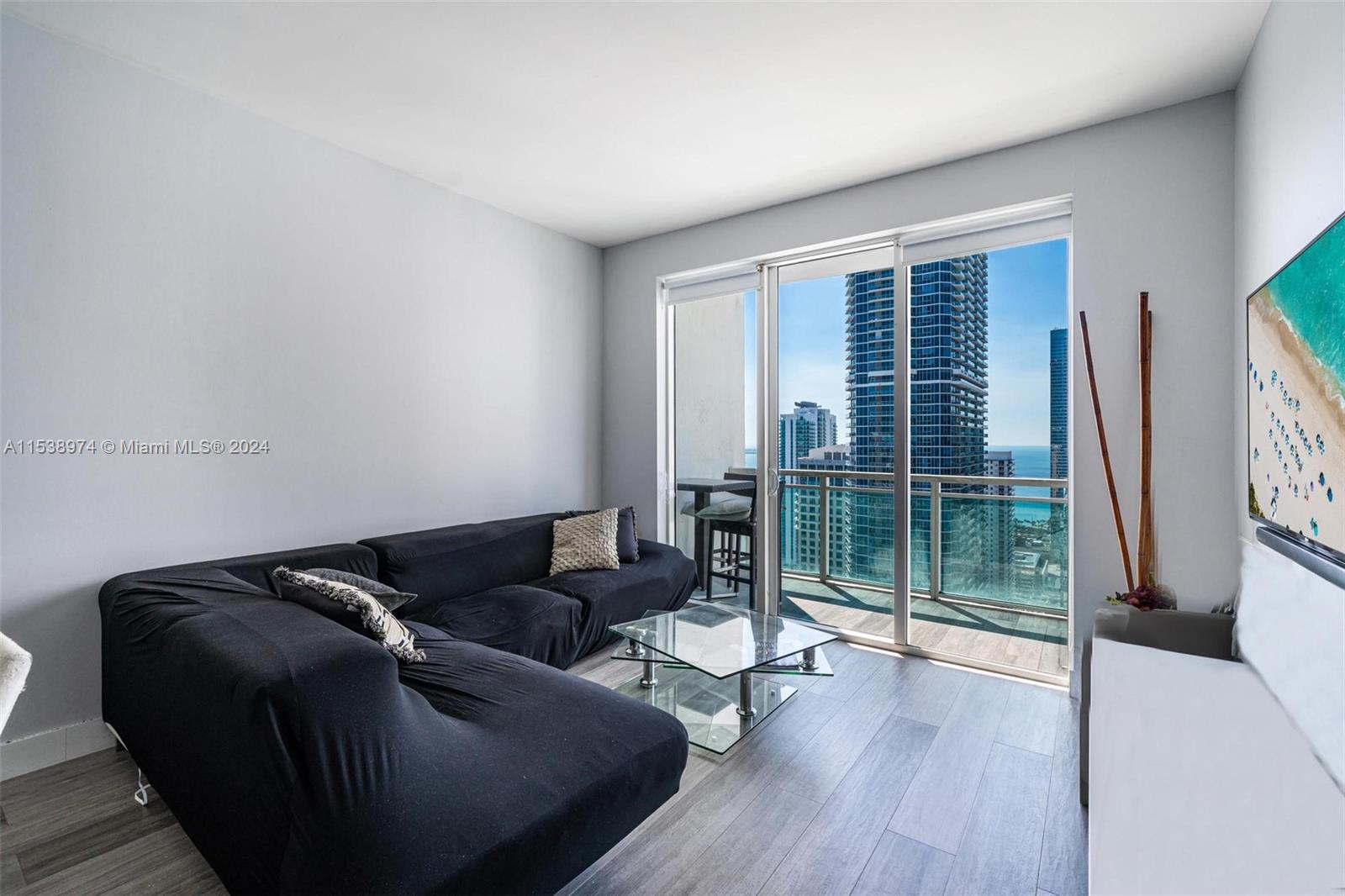 950 Brickell Bay Dr 4203, Miami, Florida 33131, 1 Bedroom Bedrooms, ,1 BathroomBathrooms,Residential,For Sale,950 Brickell Bay Dr 4203,A11538974