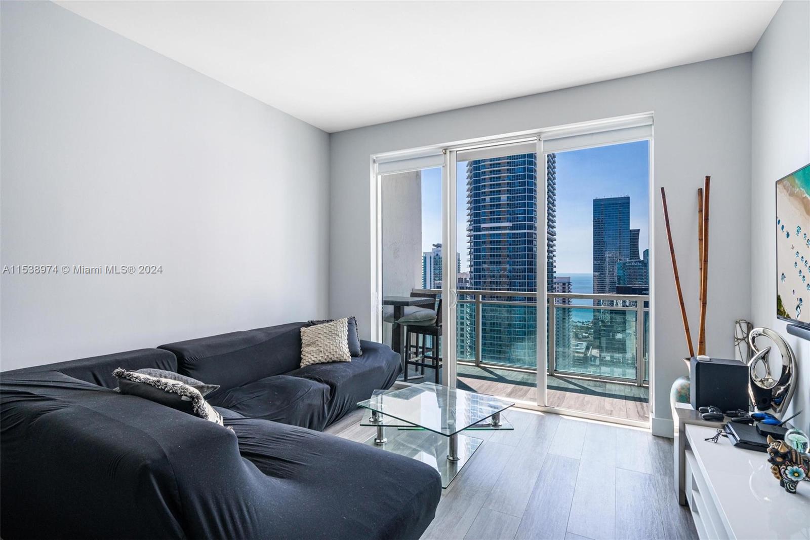 950 Brickell Bay Dr 4203, Miami, Florida 33131, 1 Bedroom Bedrooms, ,1 BathroomBathrooms,Residential,For Sale,950 Brickell Bay Dr 4203,A11538974