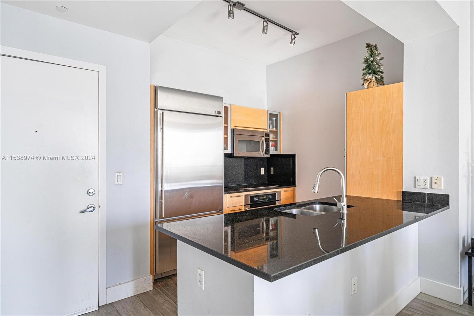 950 Brickell Bay Dr 4203, Miami, Florida 33131, 1 Bedroom Bedrooms, ,1 BathroomBathrooms,Residential,For Sale,950 Brickell Bay Dr 4203,A11538974