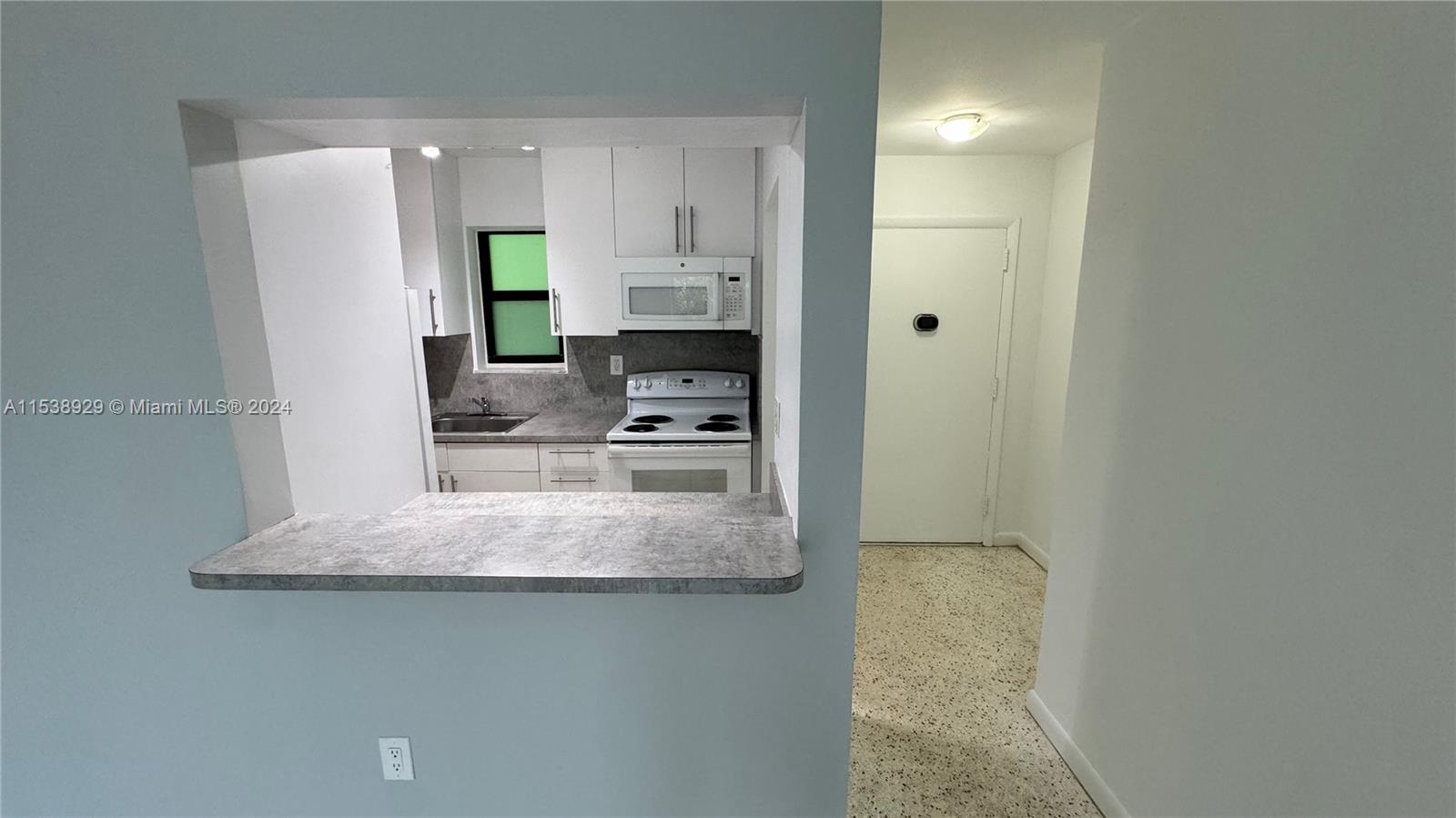 1530 SW 2nd St 401, Miami, Florida 33135, 2 Bedrooms Bedrooms, ,1 BathroomBathrooms,Residentiallease,For Rent,1530 SW 2nd St 401,A11538929