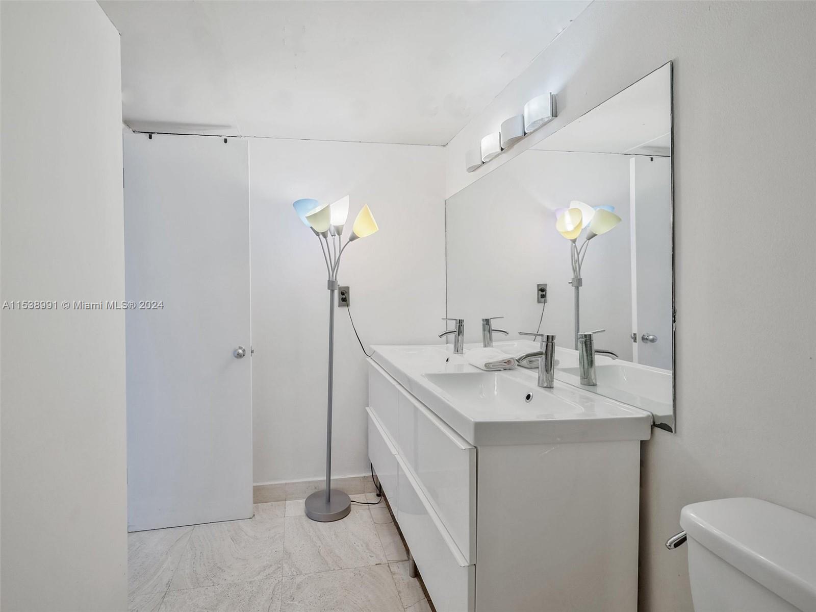 Aventura, FL, 33160 United States, 1 Bedroom Bedrooms, ,1 BathroomBathrooms,Residential,For Sale,A11538991
