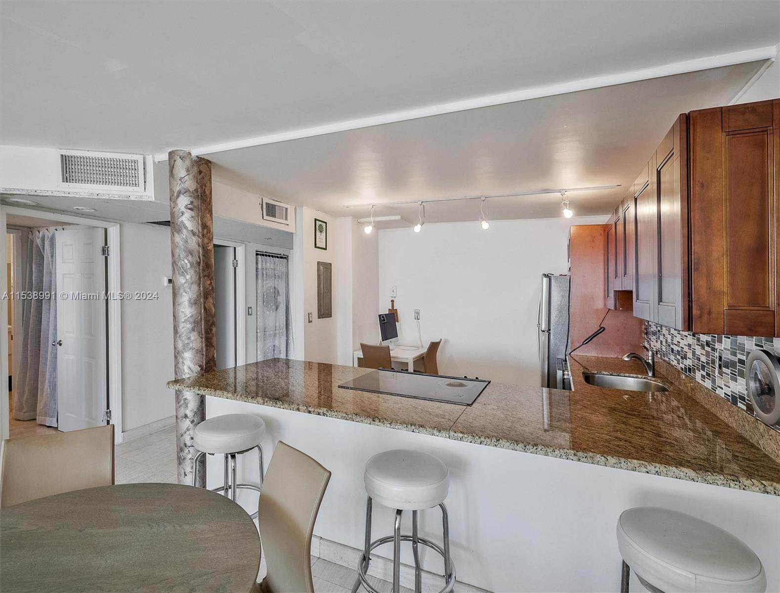 Aventura, FL, 33160 United States, 1 Bedroom Bedrooms, ,1 BathroomBathrooms,Residential,For Sale,A11538991