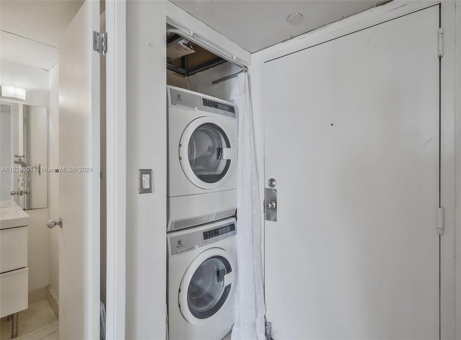 Aventura, FL, 33160 United States, 1 Bedroom Bedrooms, ,1 BathroomBathrooms,Residential,For Sale,A11538991