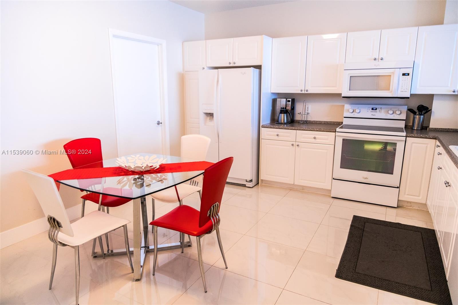 17050 N Bay Rd 405, Sunny Isles Beach, Florida 33160, 2 Bedrooms Bedrooms, ,2 BathroomsBathrooms,Residentiallease,For Rent,17050 N Bay Rd 405,A11539060