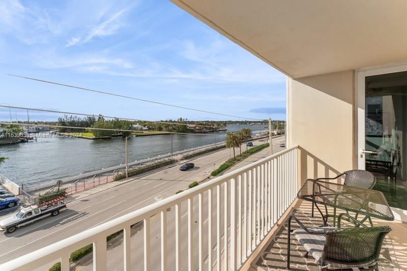 West balcony, intracoastal views