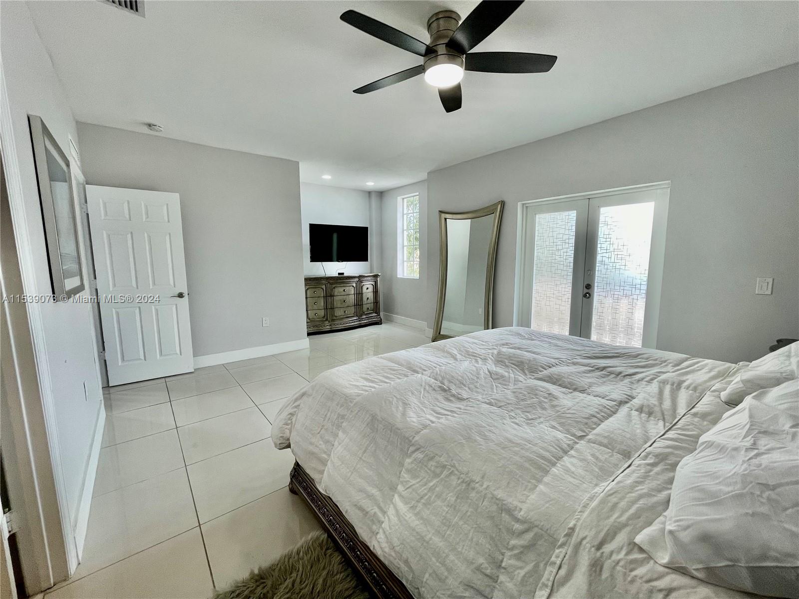 1714 Mayo St 0, Hollywood, Florida 33020, 3 Bedrooms Bedrooms, ,2 BathroomsBathrooms,Residentiallease,For Rent,1714 Mayo St 0,A11539073