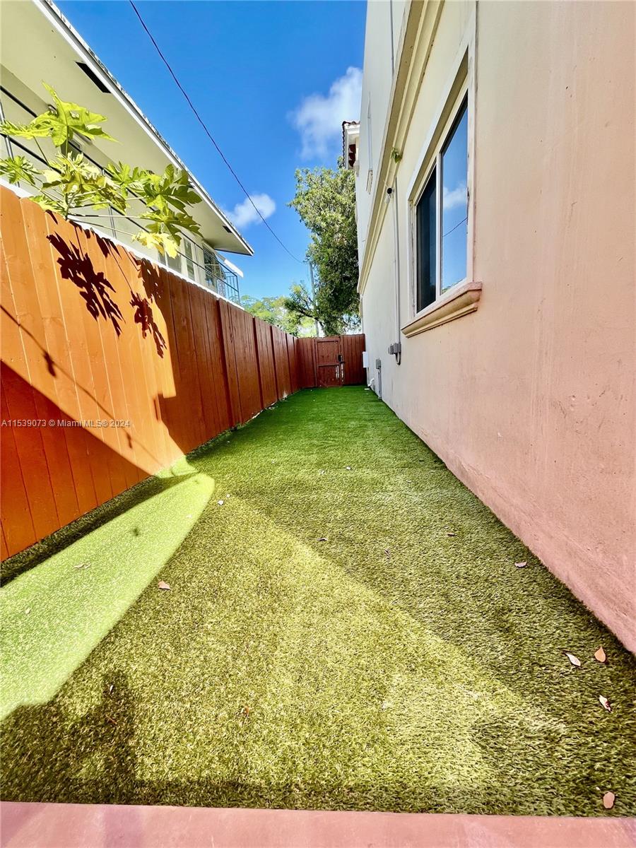 1714 Mayo St 0, Hollywood, Florida 33020, 3 Bedrooms Bedrooms, ,2 BathroomsBathrooms,Residentiallease,For Rent,1714 Mayo St 0,A11539073