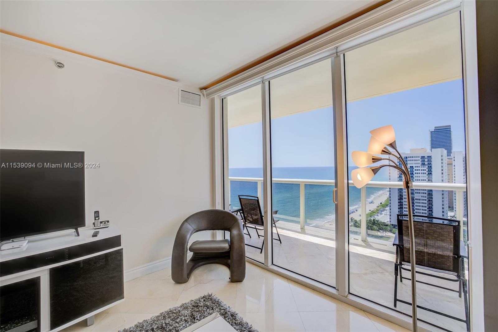 1830 S Ocean Dr 2004, Hallandale Beach, Florida 33009, 2 Bedrooms Bedrooms, ,3 BathroomsBathrooms,Residentiallease,For Rent,1830 S Ocean Dr 2004,A11539094