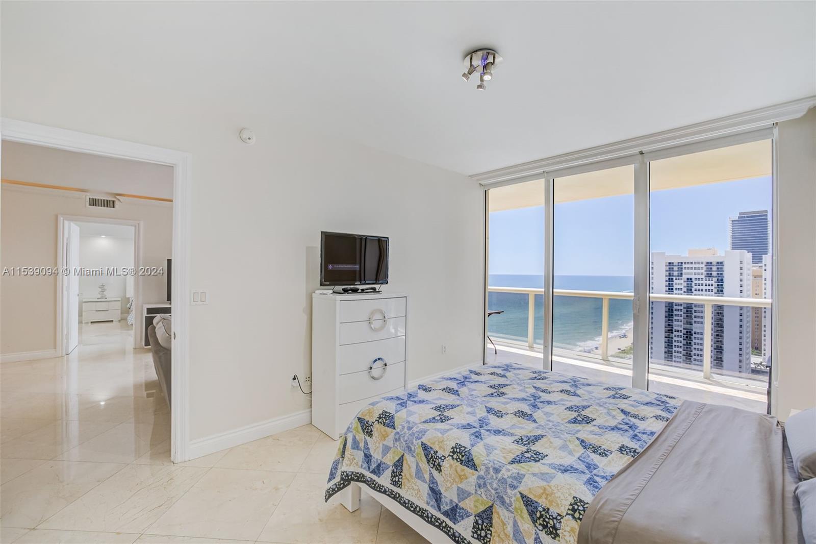 1830 S Ocean Dr 2004, Hallandale Beach, Florida 33009, 2 Bedrooms Bedrooms, ,3 BathroomsBathrooms,Residentiallease,For Rent,1830 S Ocean Dr 2004,A11539094