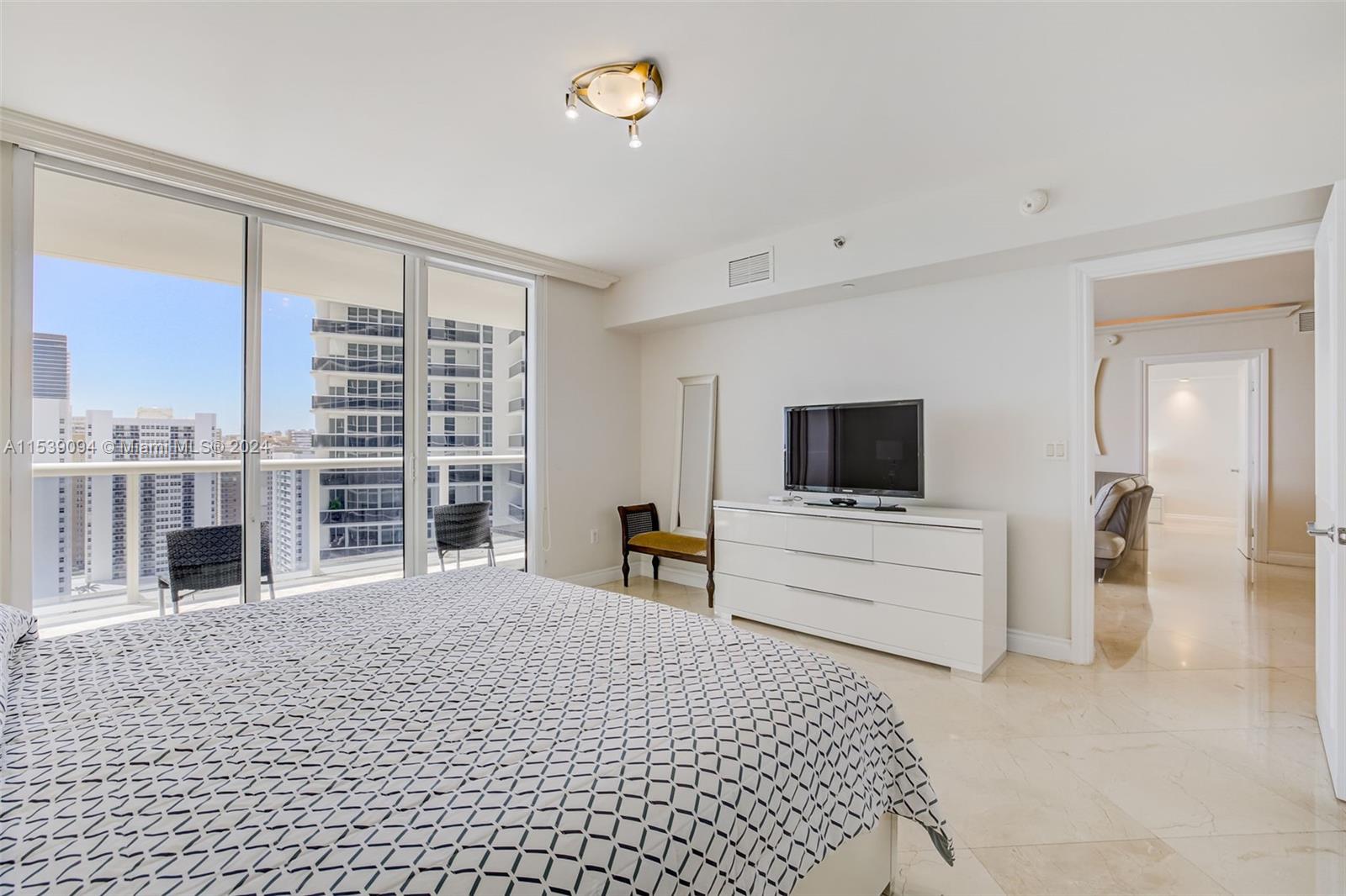 1830 S Ocean Dr 2004, Hallandale Beach, Florida 33009, 2 Bedrooms Bedrooms, ,3 BathroomsBathrooms,Residentiallease,For Rent,1830 S Ocean Dr 2004,A11539094