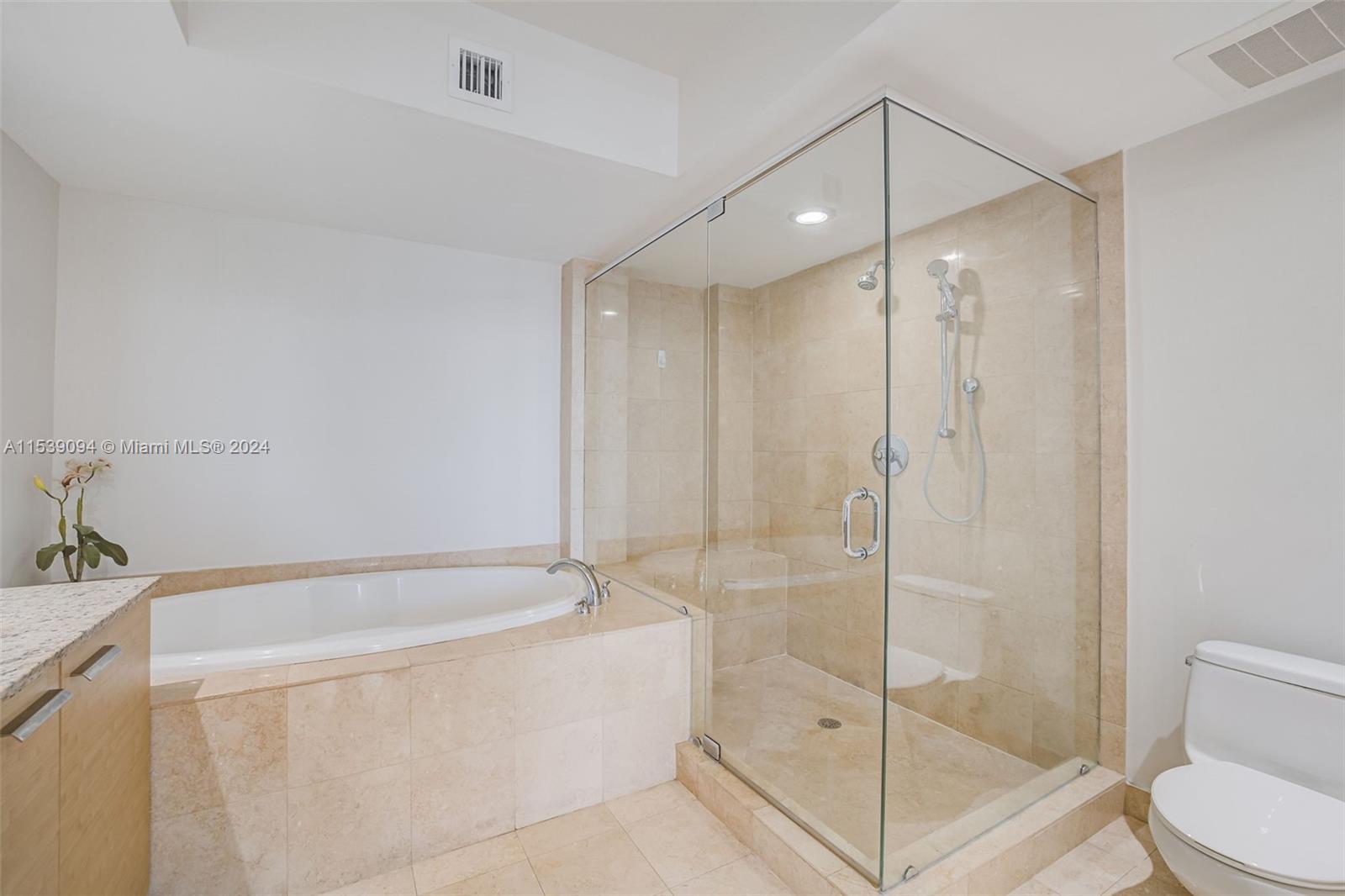 1830 S Ocean Dr 2004, Hallandale Beach, Florida 33009, 2 Bedrooms Bedrooms, ,3 BathroomsBathrooms,Residentiallease,For Rent,1830 S Ocean Dr 2004,A11539094