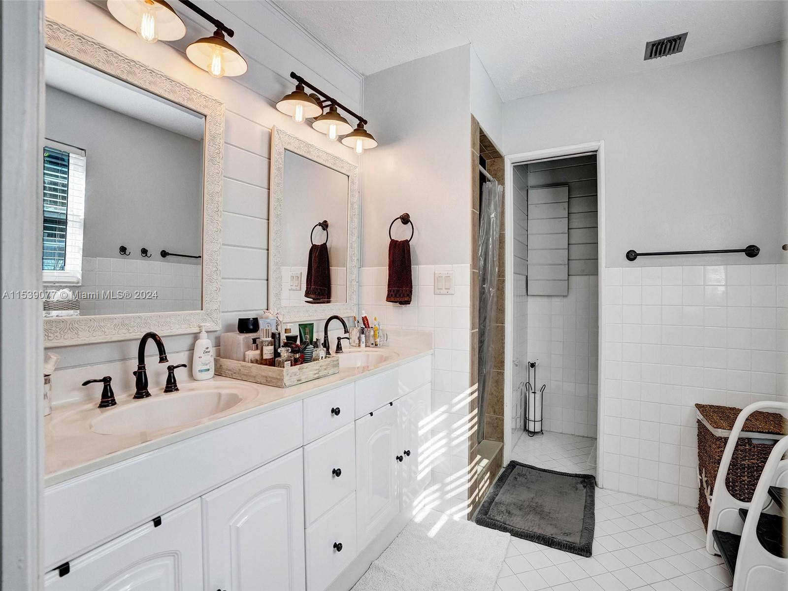 217 SE 5th St, Dania Beach, Florida 33004, 4 Bedrooms Bedrooms, ,3 BathroomsBathrooms,Residential,For Sale,217 SE 5th St,A11539077