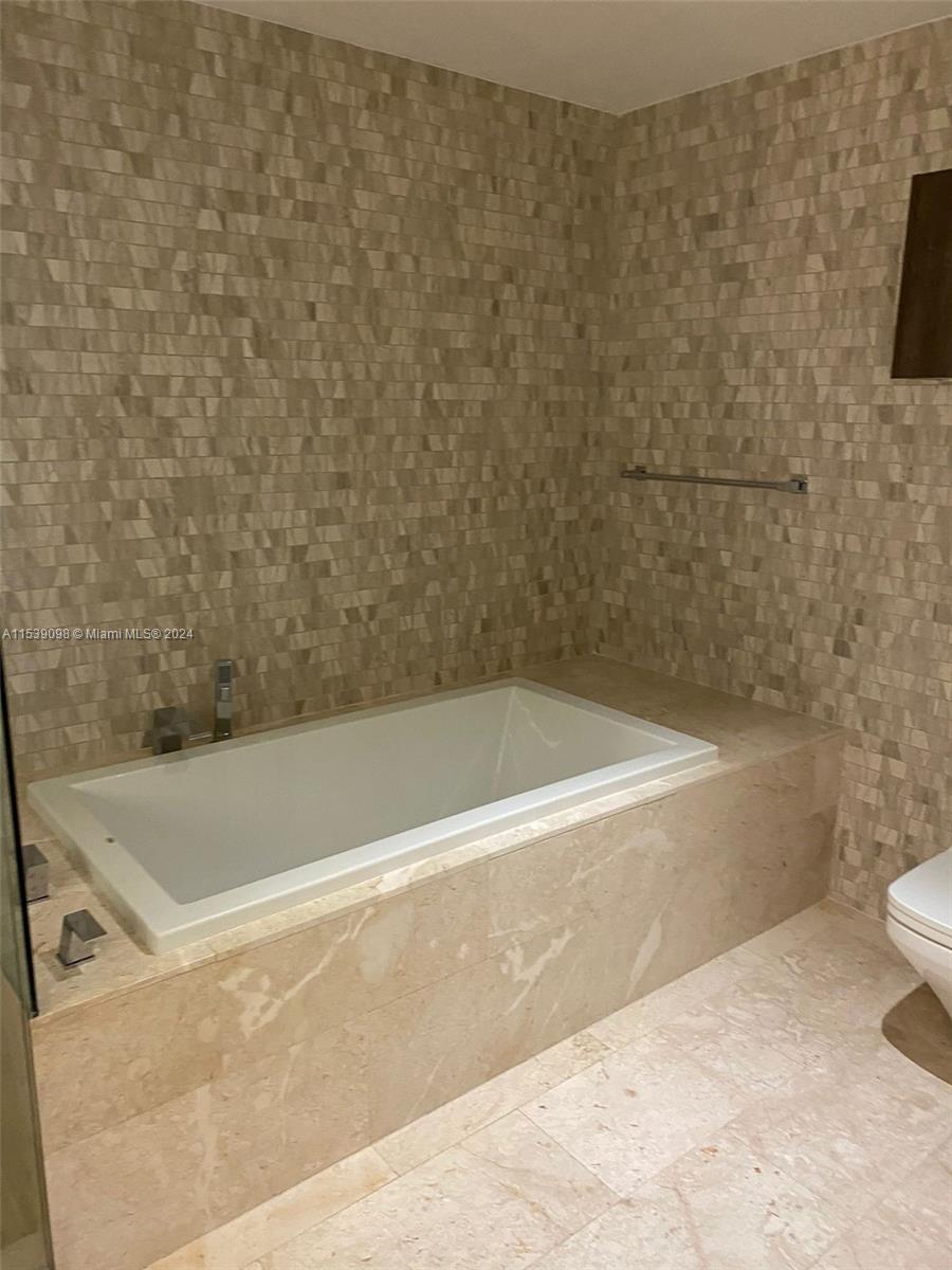 68 SE 6th St 3604, Miami, Florida 33131, 3 Bedrooms Bedrooms, ,3 BathroomsBathrooms,Residentiallease,For Rent,68 SE 6th St 3604,A11539098