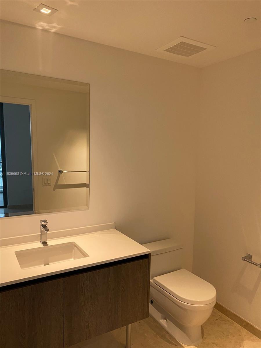 68 SE 6th St 3604, Miami, Florida 33131, 3 Bedrooms Bedrooms, ,3 BathroomsBathrooms,Residentiallease,For Rent,68 SE 6th St 3604,A11539098