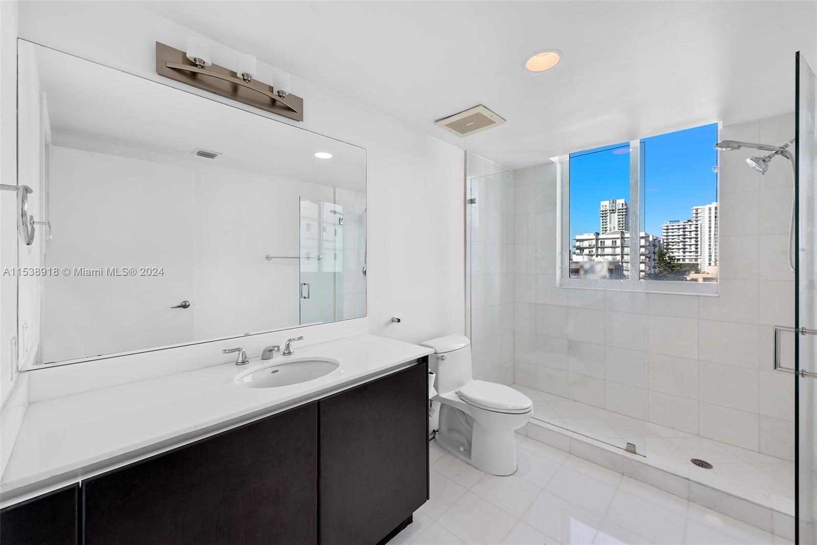 665 NE 25th St 506, Miami, Florida 33137, 3 Bedrooms Bedrooms, ,3 BathroomsBathrooms,Residentiallease,For Rent,665 NE 25th St 506,A11538918