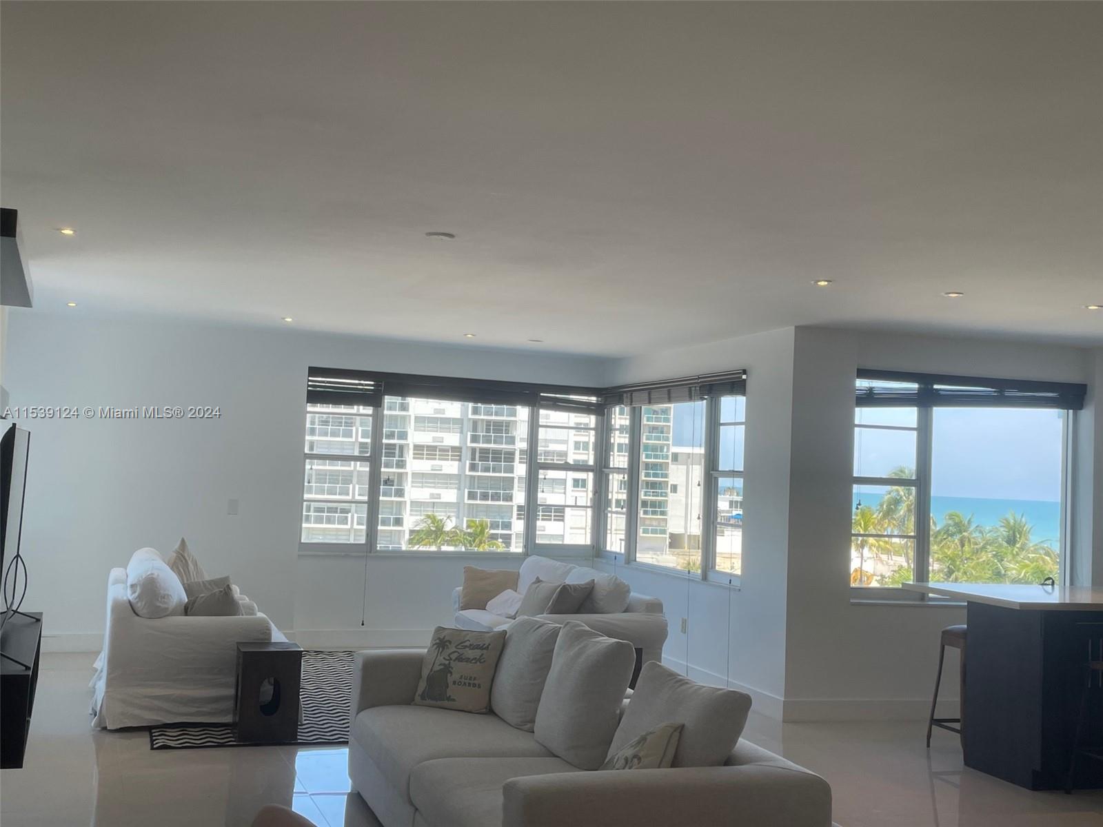 5255 Collins Ave 4G, Miami Beach, Florida 33140, 1 Bedroom Bedrooms, ,2 BathroomsBathrooms,Residentiallease,For Rent,5255 Collins Ave 4G,A11539124