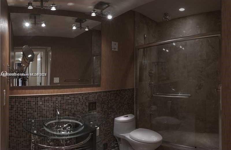 600 Three Islands Blvd 108, Hallandale Beach, Florida 33009, 2 Bedrooms Bedrooms, ,2 BathroomsBathrooms,Residentiallease,For Rent,600 Three Islands Blvd 108,A11539153