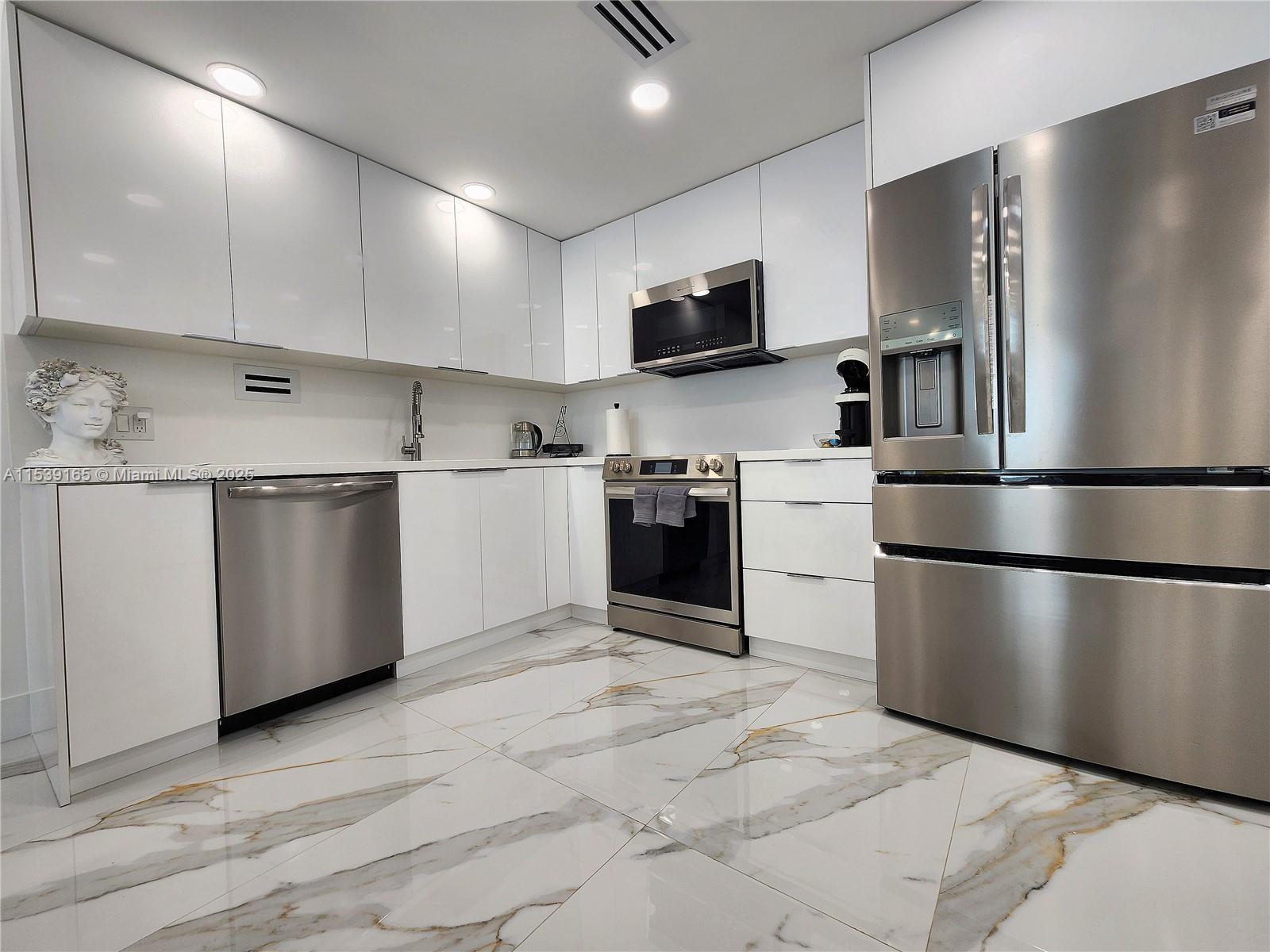 3505 S Ocean Dr (Penthouse) 1509, Hollywood, Florida 33019, 2 Bedrooms Bedrooms, ,2 BathroomsBathrooms,Residentiallease,For Rent,3505 S Ocean Dr (Penthouse) 1509,A11539165