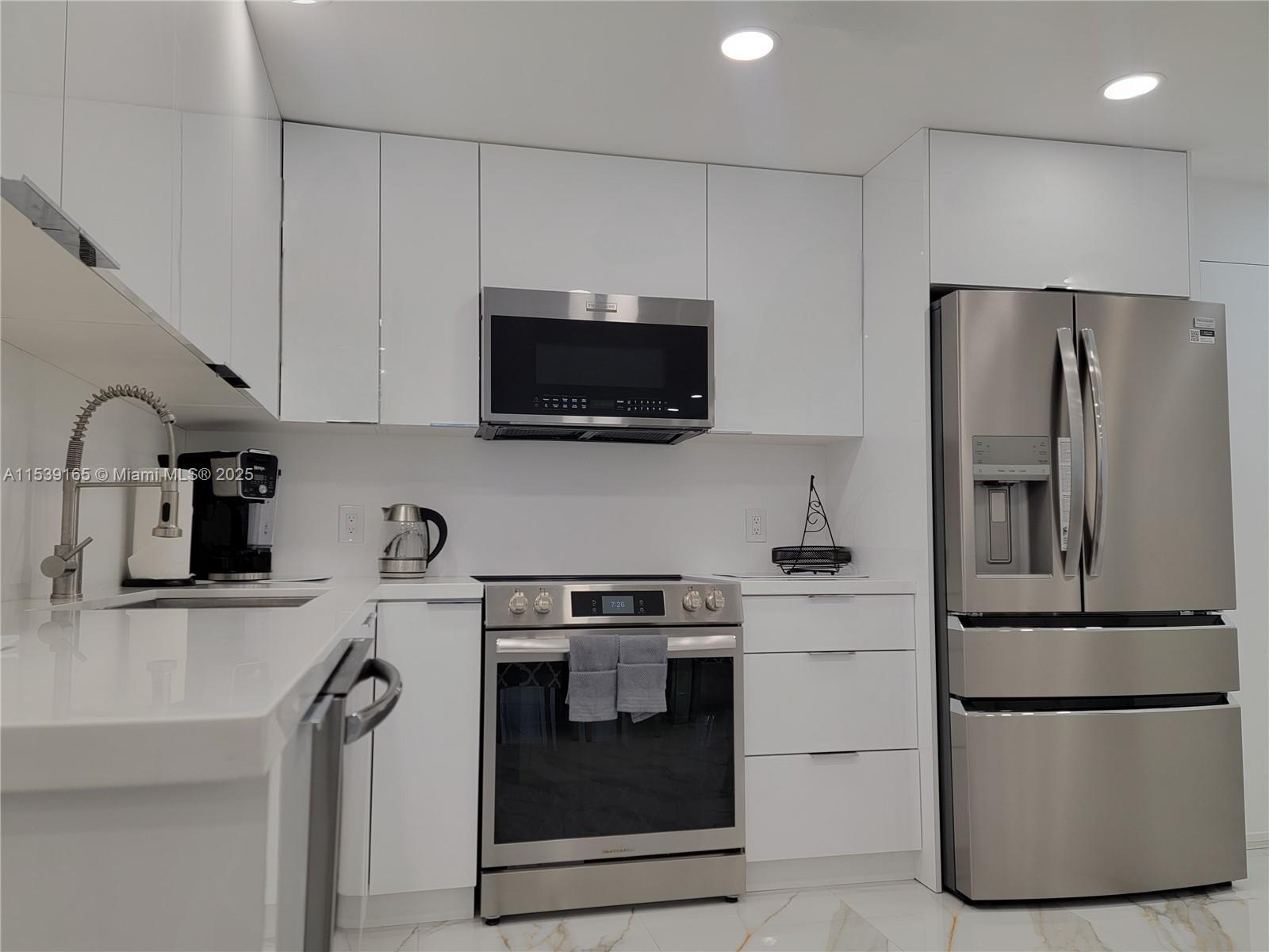 3505 S Ocean Dr (Penthouse) 1509, Hollywood, Florida 33019, 2 Bedrooms Bedrooms, ,2 BathroomsBathrooms,Residentiallease,For Rent,3505 S Ocean Dr (Penthouse) 1509,A11539165