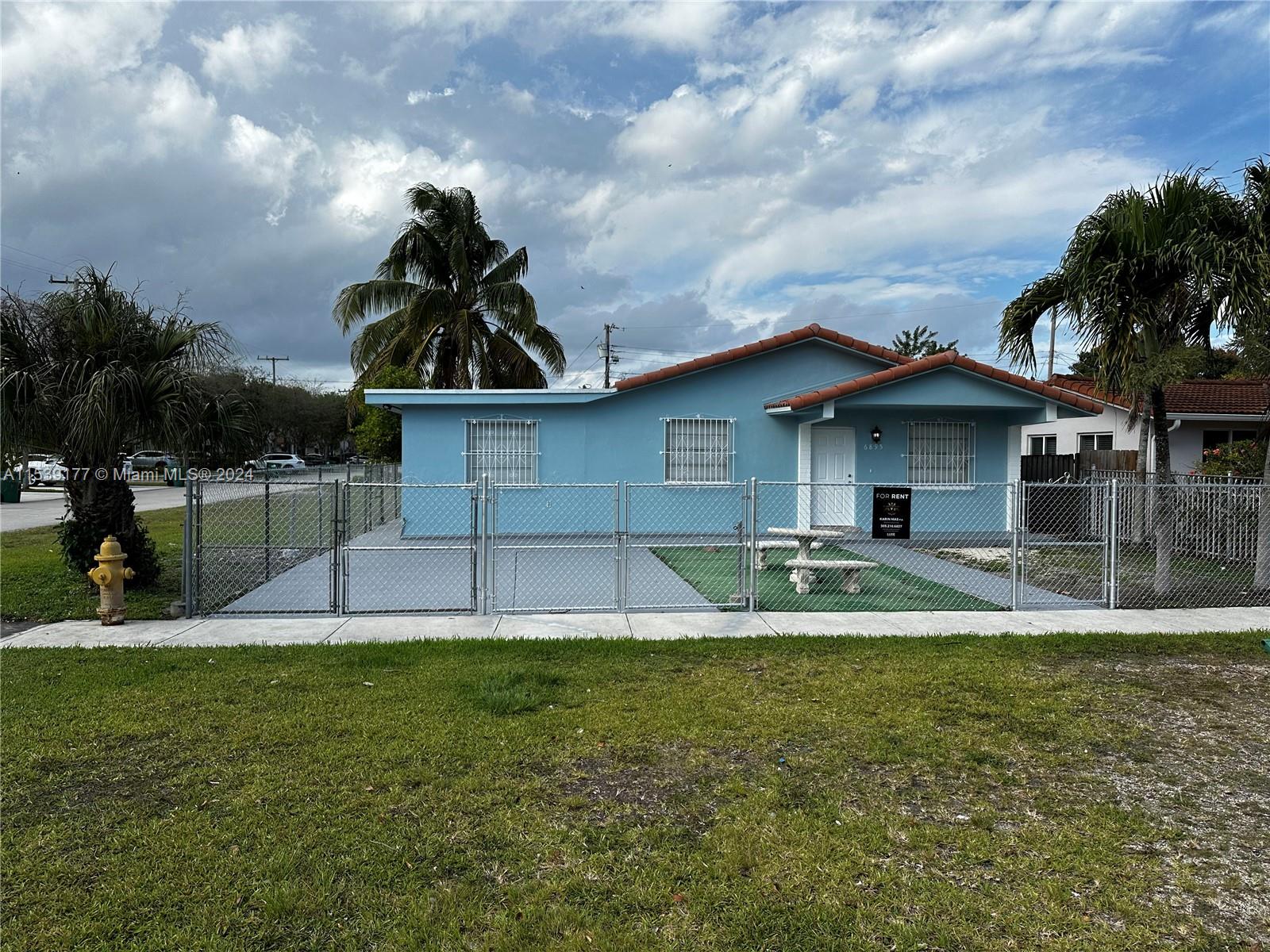 6895 SW 39th ST  For Sale A11539177, FL