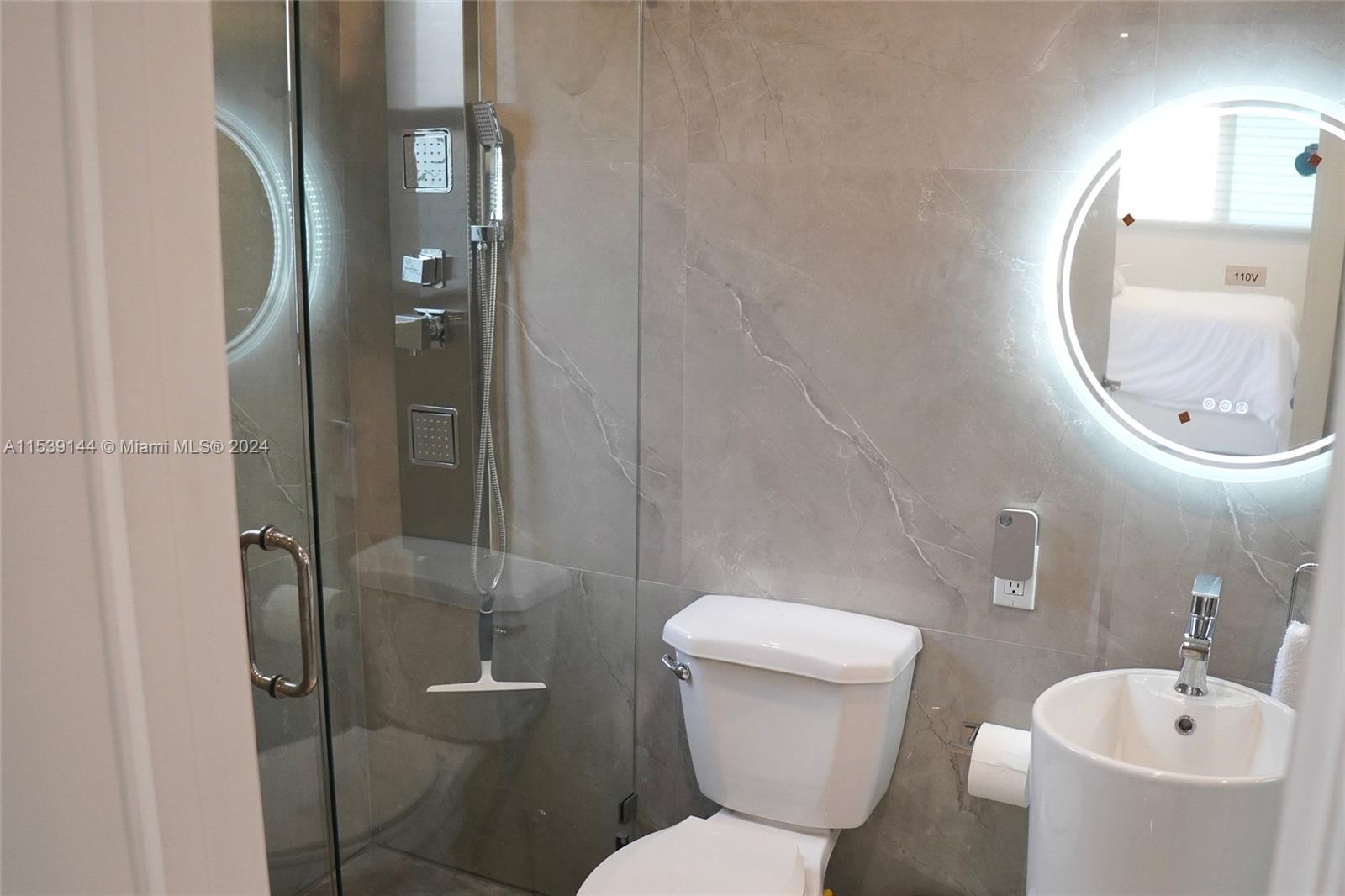 714 NW 8 AVE, Dania Beach, Florida 33004, 4 Bedrooms Bedrooms, ,3 BathroomsBathrooms,Residential,For Sale,714 NW 8 AVE,A11539144