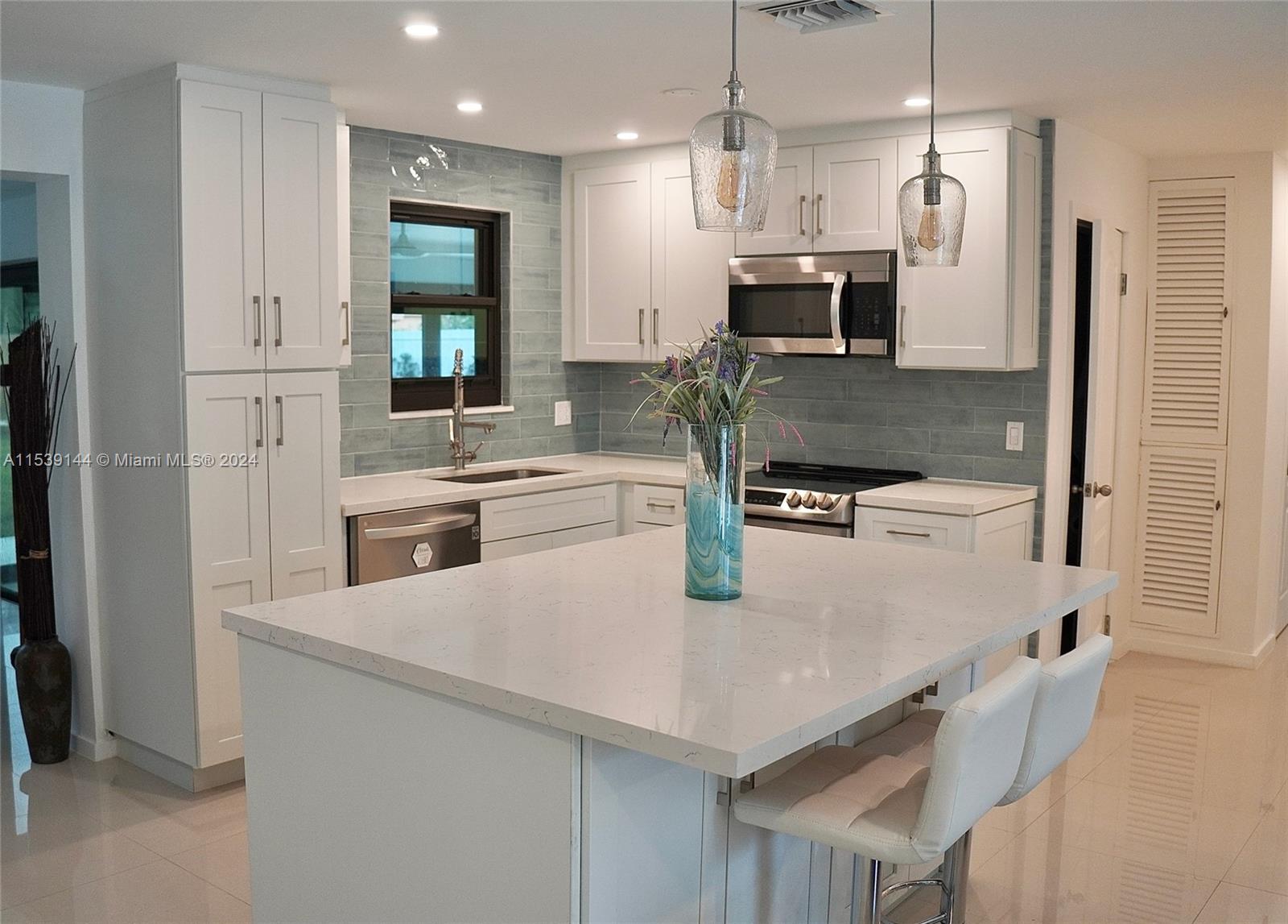 714 NW 8 AVE, Dania Beach, Florida 33004, 4 Bedrooms Bedrooms, ,3 BathroomsBathrooms,Residential,For Sale,714 NW 8 AVE,A11539144