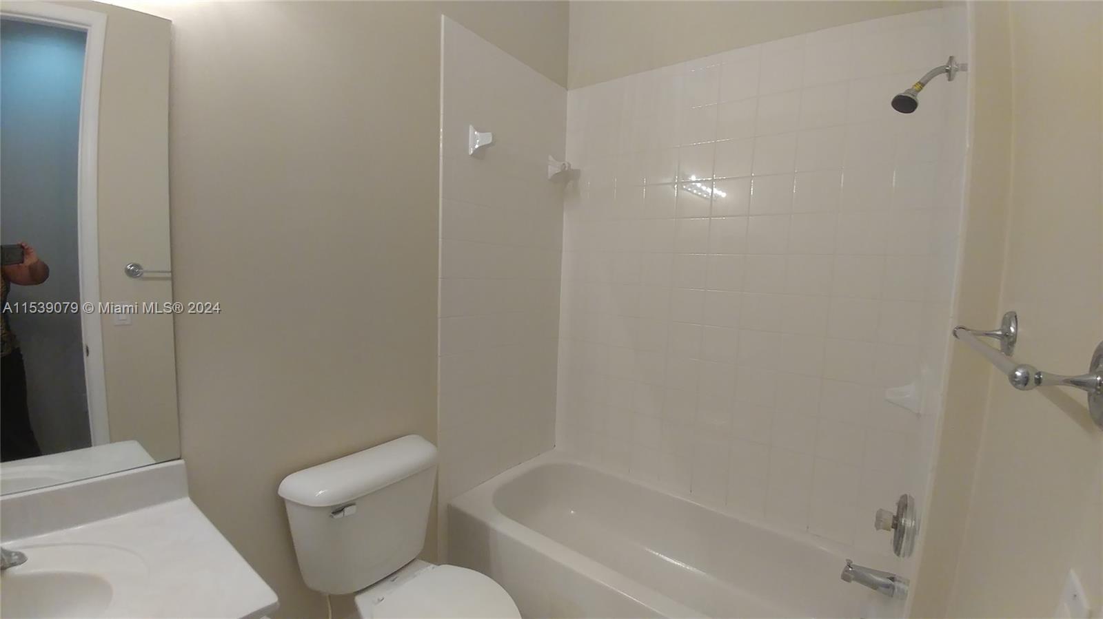 2242 NE 42nd Cir, Homestead, Florida 33033, 4 Bedrooms Bedrooms, ,3 BathroomsBathrooms,Residentiallease,For Rent,2242 NE 42nd Cir,A11539079