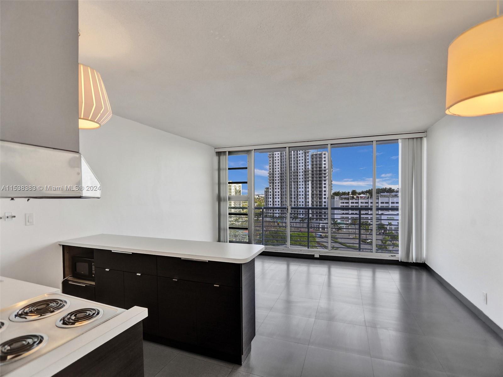 Kitchen, Livingroom/Bedroom