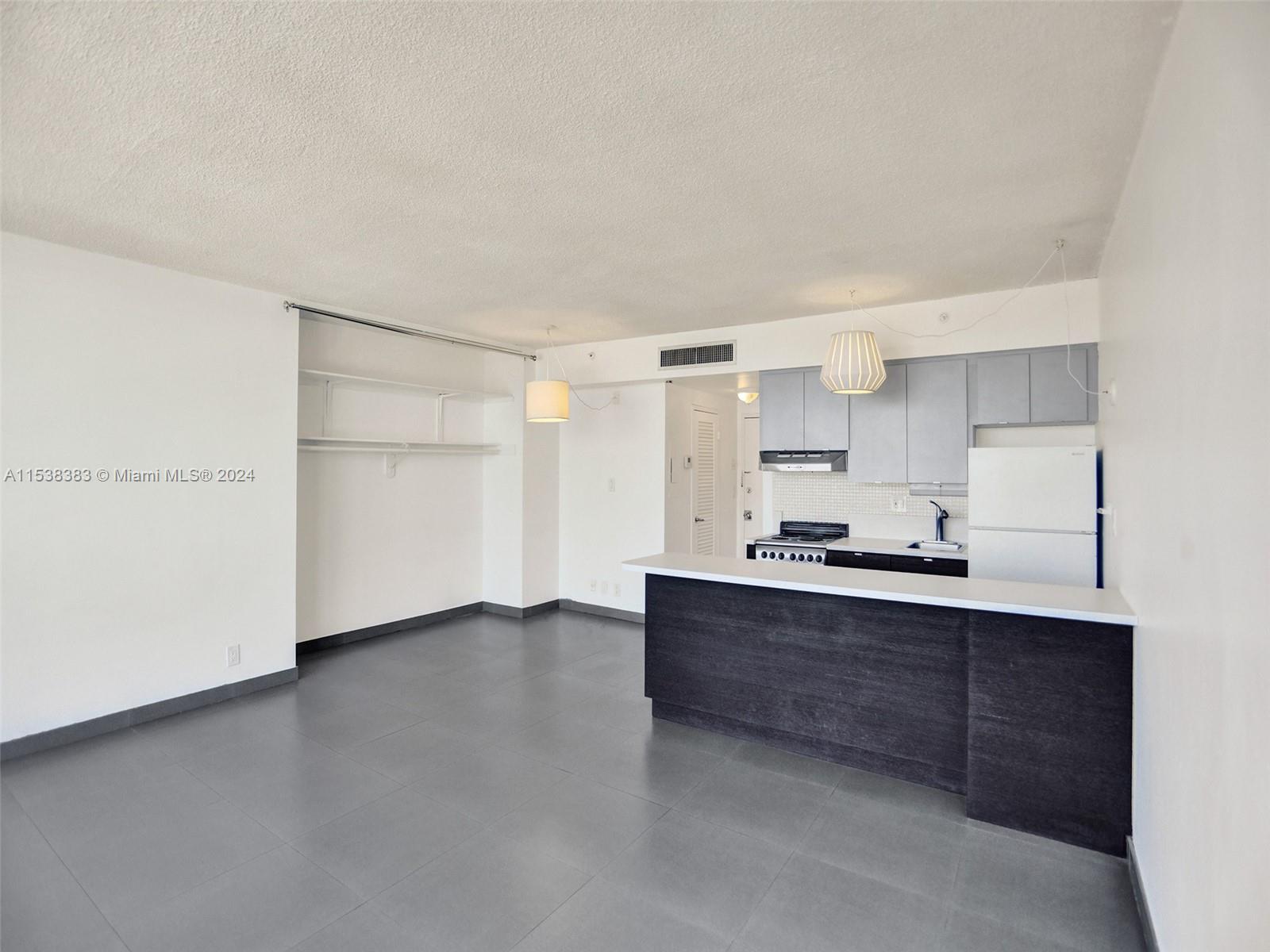 Kitchen, Livingroom/Bedroom