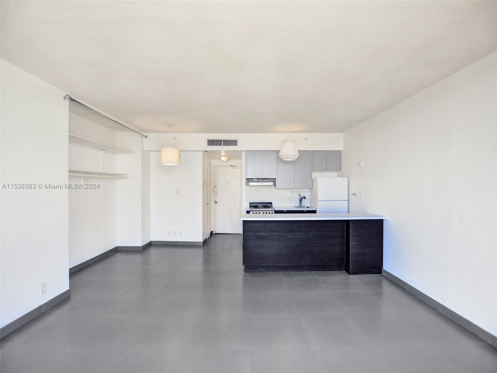 Kitchen, Livingroom/Bedroom