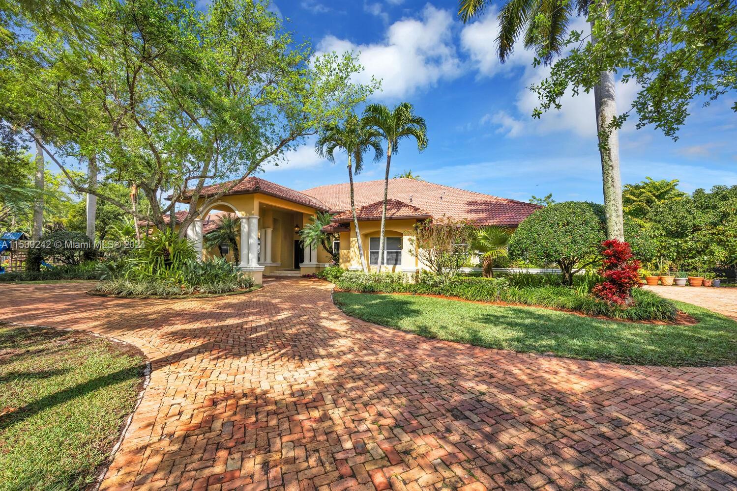 8855 111th Ter, Miami, FL, 33176 United States, 5 Bedrooms Bedrooms, ,5 BathroomsBathrooms,Residential,For Sale,111th Ter,A11539242