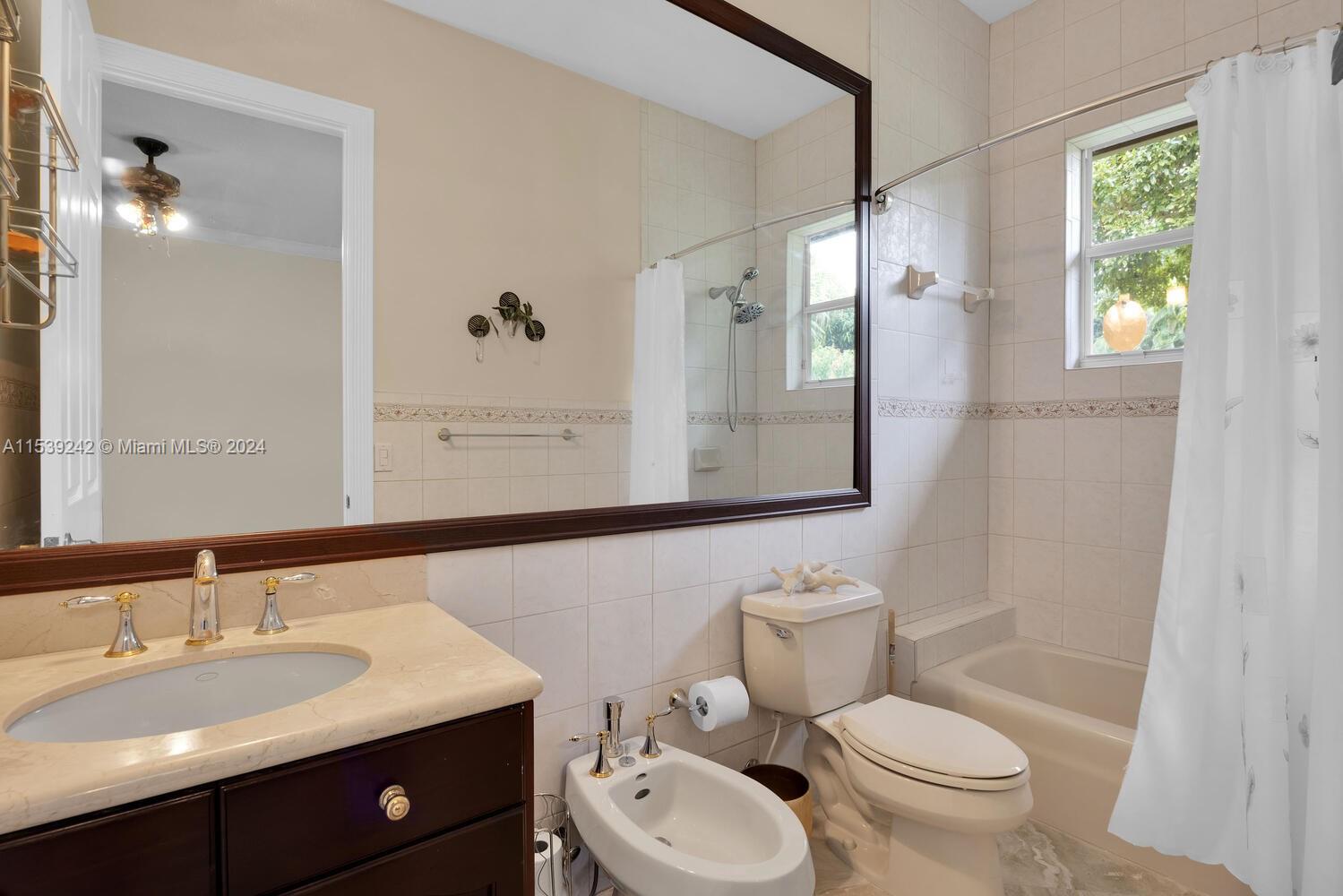 8855 111th Ter, Miami, FL, 33176 United States, 5 Bedrooms Bedrooms, ,5 BathroomsBathrooms,Residential,For Sale,111th Ter,A11539242