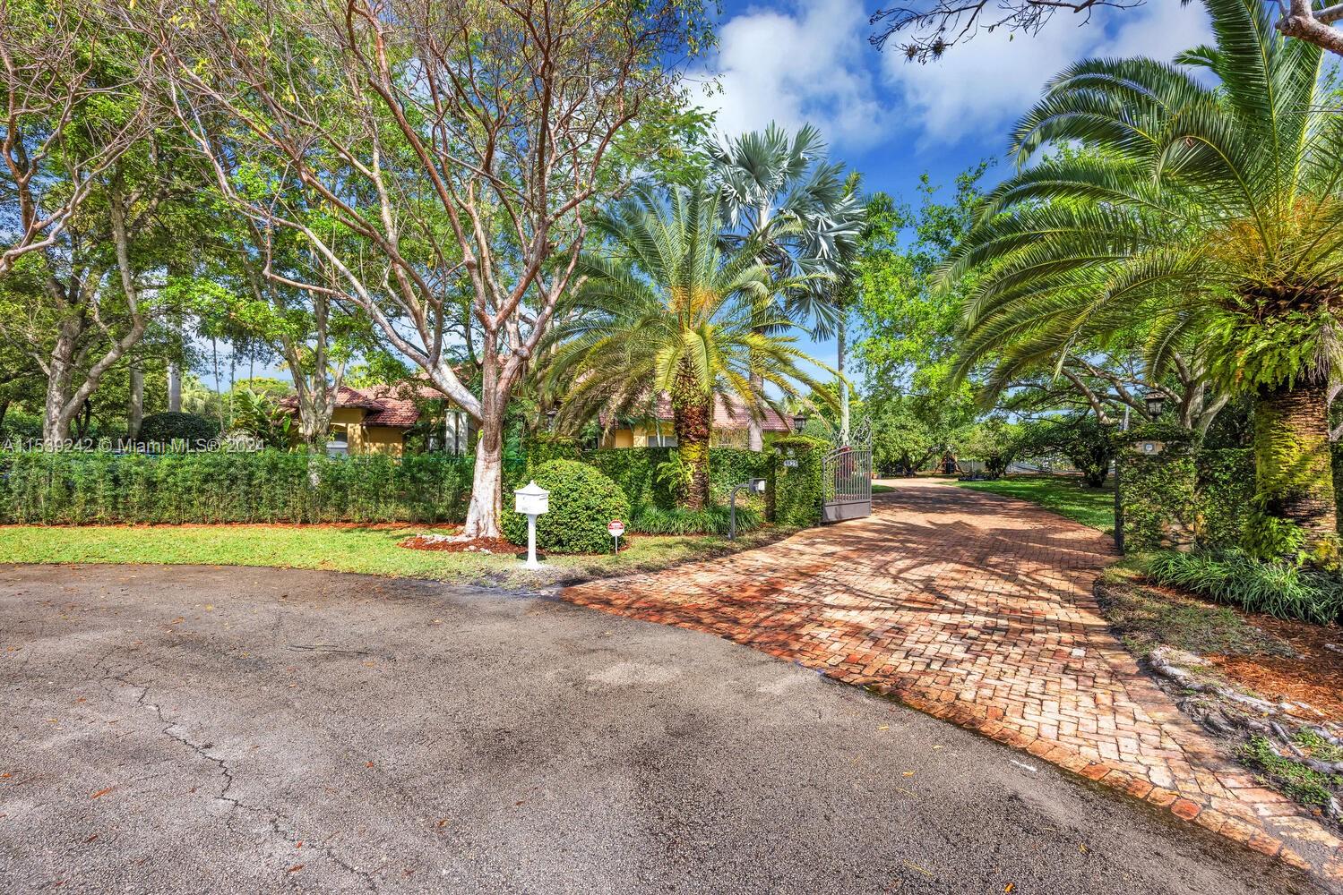 8855 111th Ter, Miami, FL, 33176 United States, 5 Bedrooms Bedrooms, ,5 BathroomsBathrooms,Residential,For Sale,111th Ter,A11539242