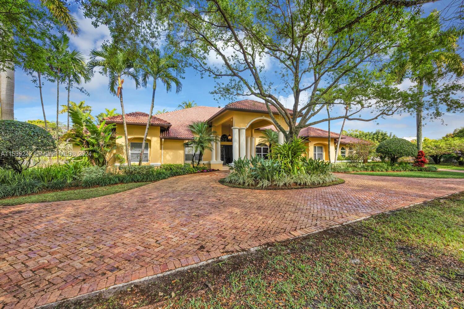 8855 111th Ter, Miami, FL, 33176 United States, 5 Bedrooms Bedrooms, ,5 BathroomsBathrooms,Residential,For Sale,111th Ter,A11539242